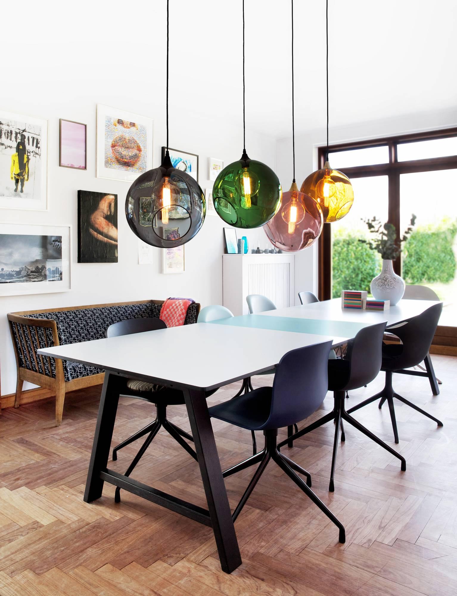 Danese Lampada da soffitto Ballroom Extra Large Amber Pendant con bordo in ottone e zoccolo in oro in vendita