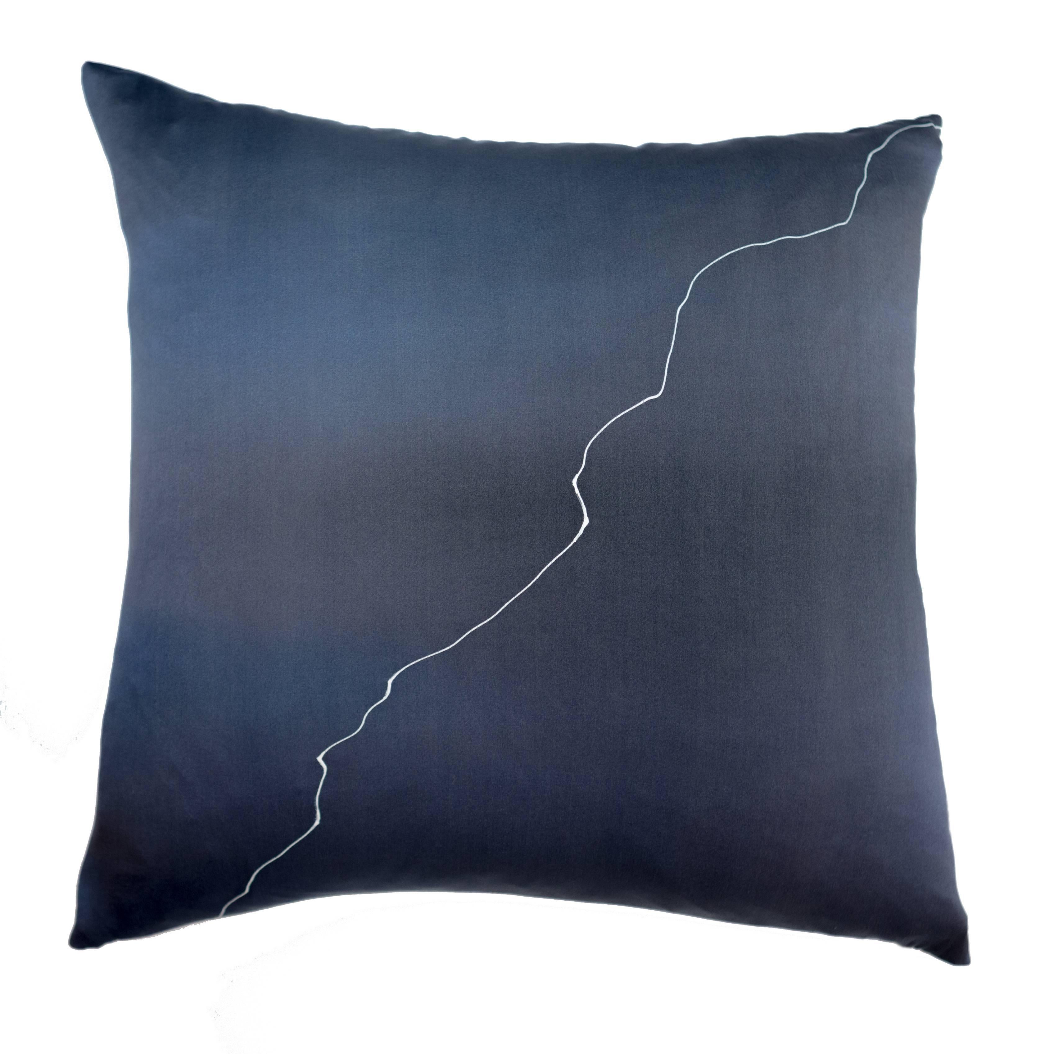This versatile design in pure white and night indigo silk reflects the opposite energy of the Yin and the Yang. Elegant and Minimalist, the double sided design on silk creates a duality that is also the symbol of those two inseparable forces.

