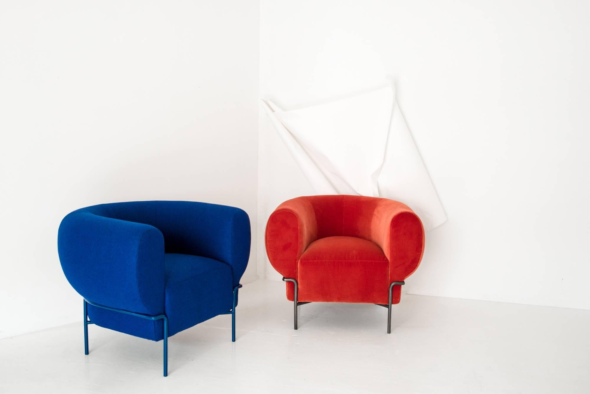 Contemporary Madda Lounge Sofa aus rotem Samt (Pulverbeschichtet) im Angebot