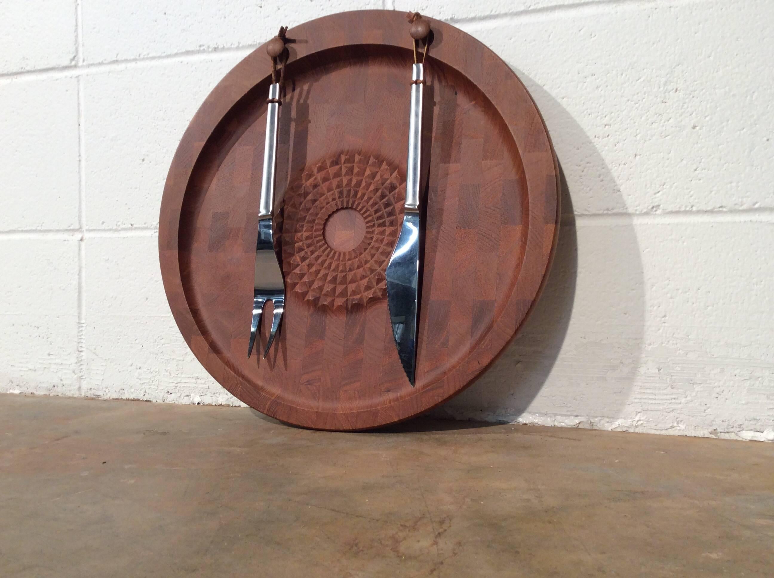 Digsmed Danish modern teak carving board with utensils, Mid-Century Modern
Signed. No known defects that would detract from value or aesthetics.