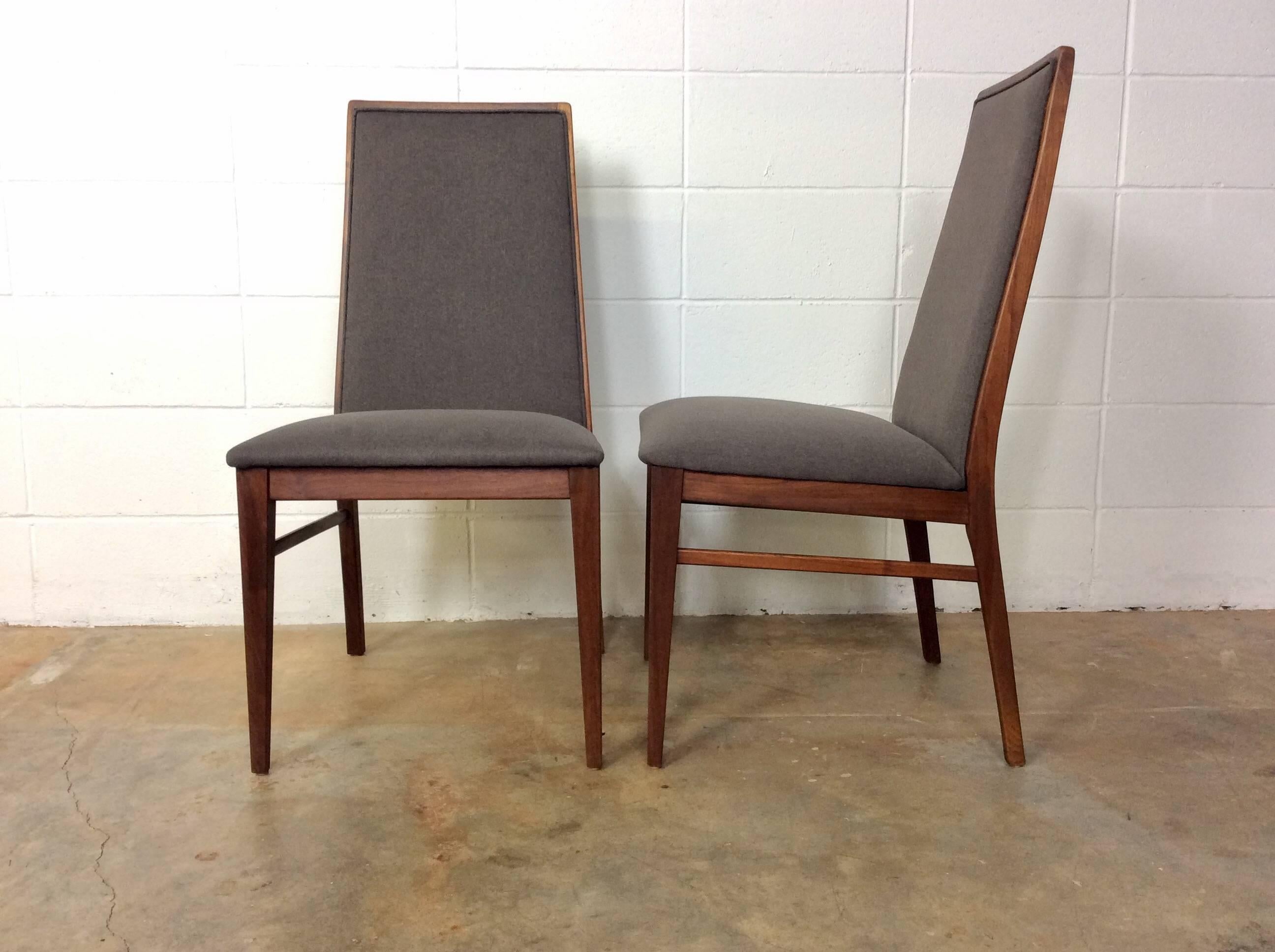 20th Century Walnut Mid-Century Modern Dining Chairs by Dillingham, Set of Four