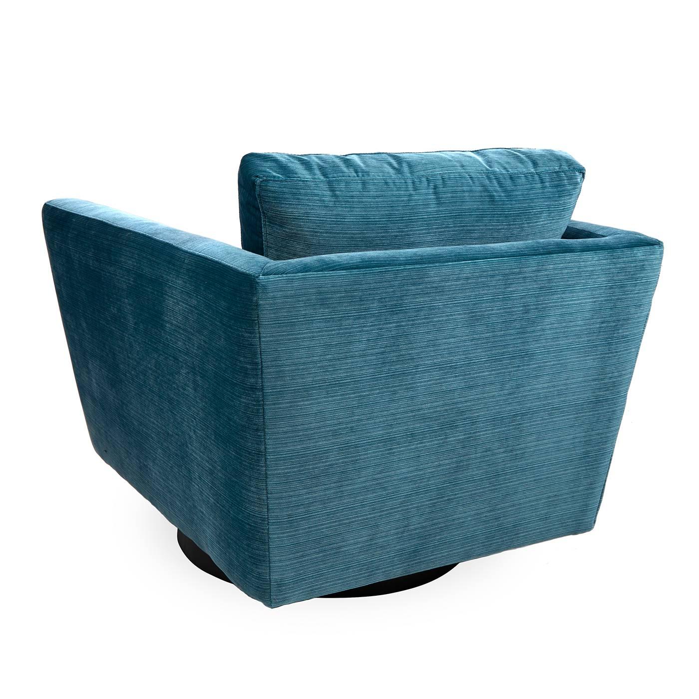 Sebastian Swivel Chair in Aegean Blue Velvet (Gebeizt)