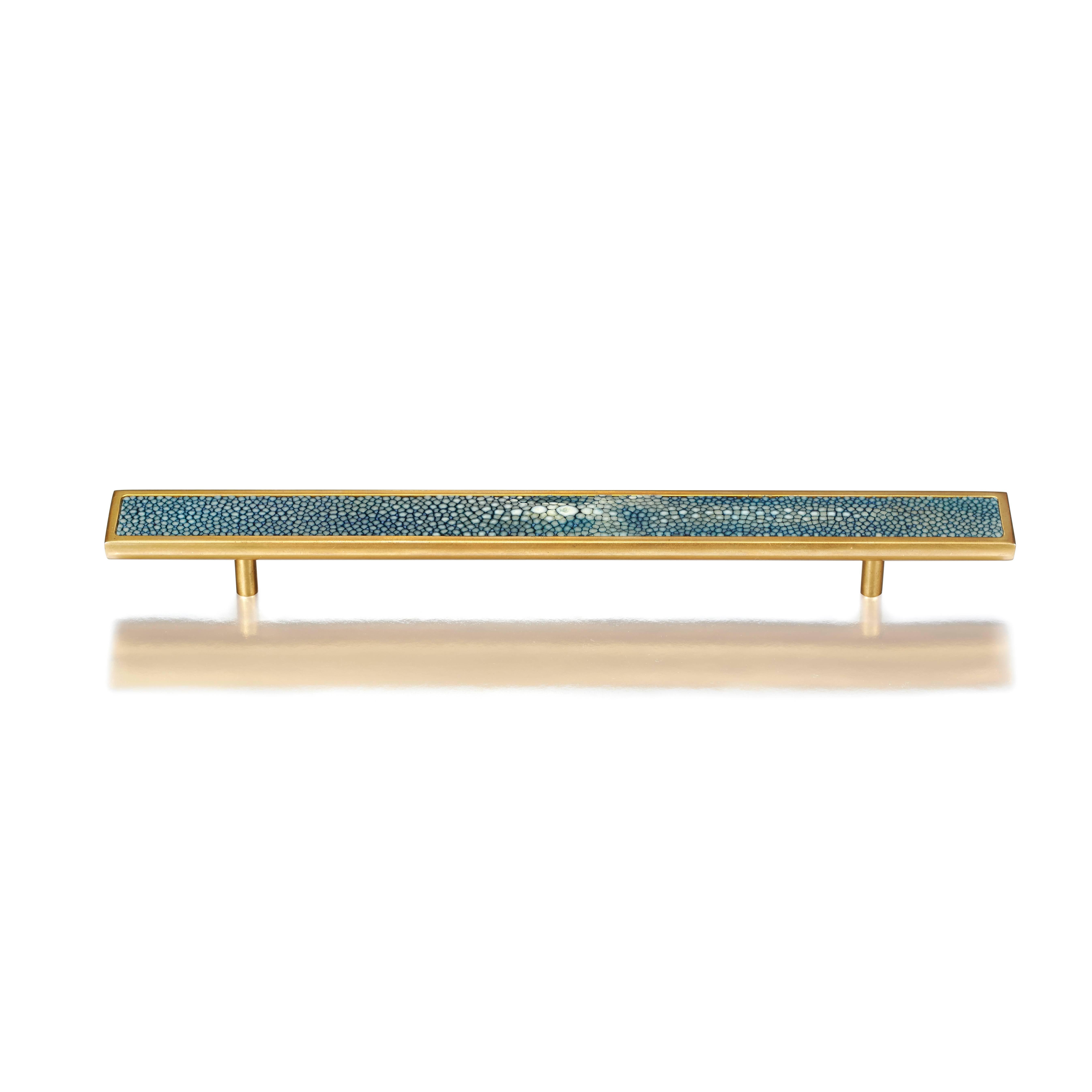 Flat faced D, polished brass cabinet pull with hand-dyed shagreen inlay.