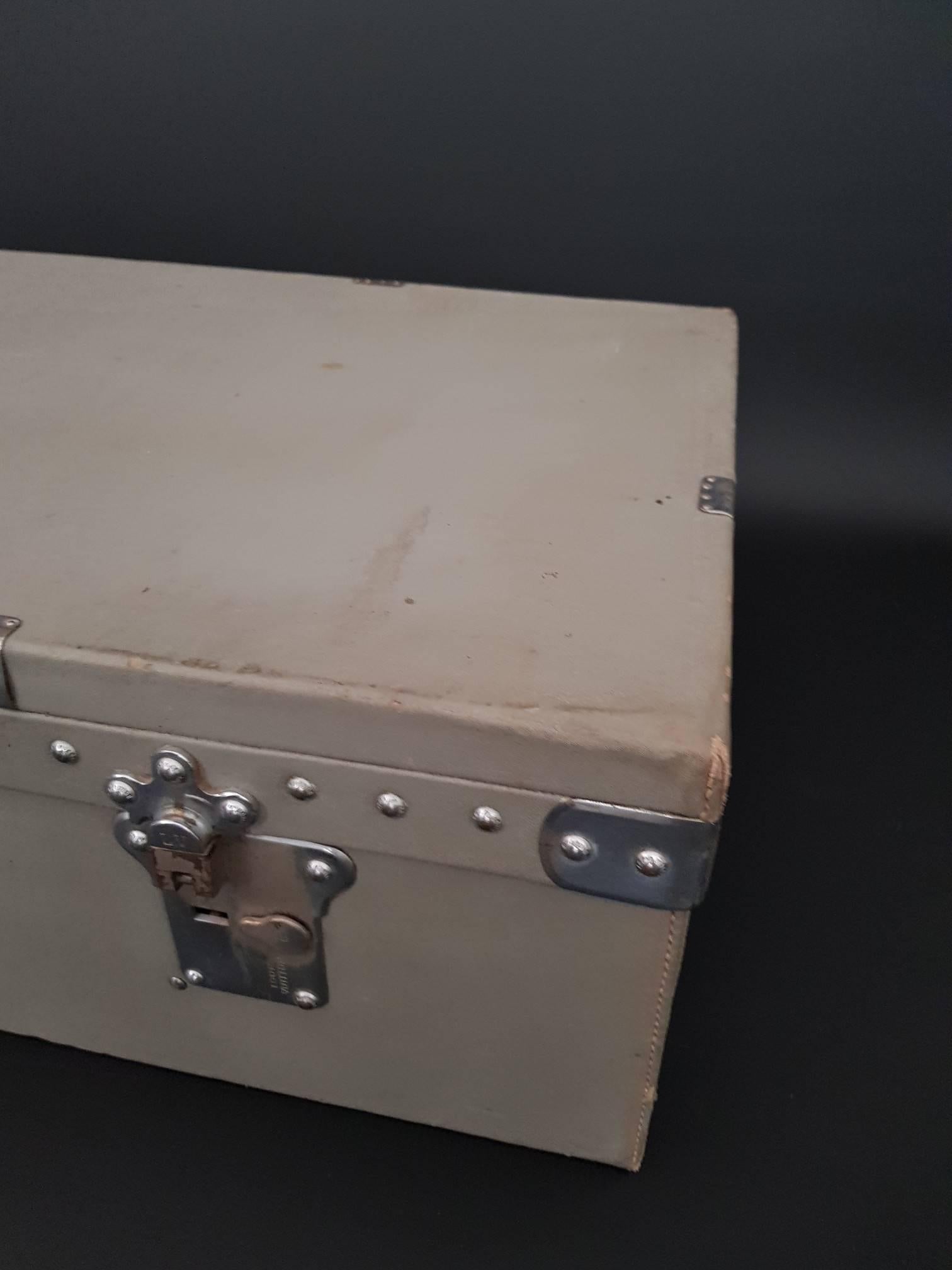 Very Rare Louis Vuitton Grey Trunk In Good Condition For Sale In London, GB