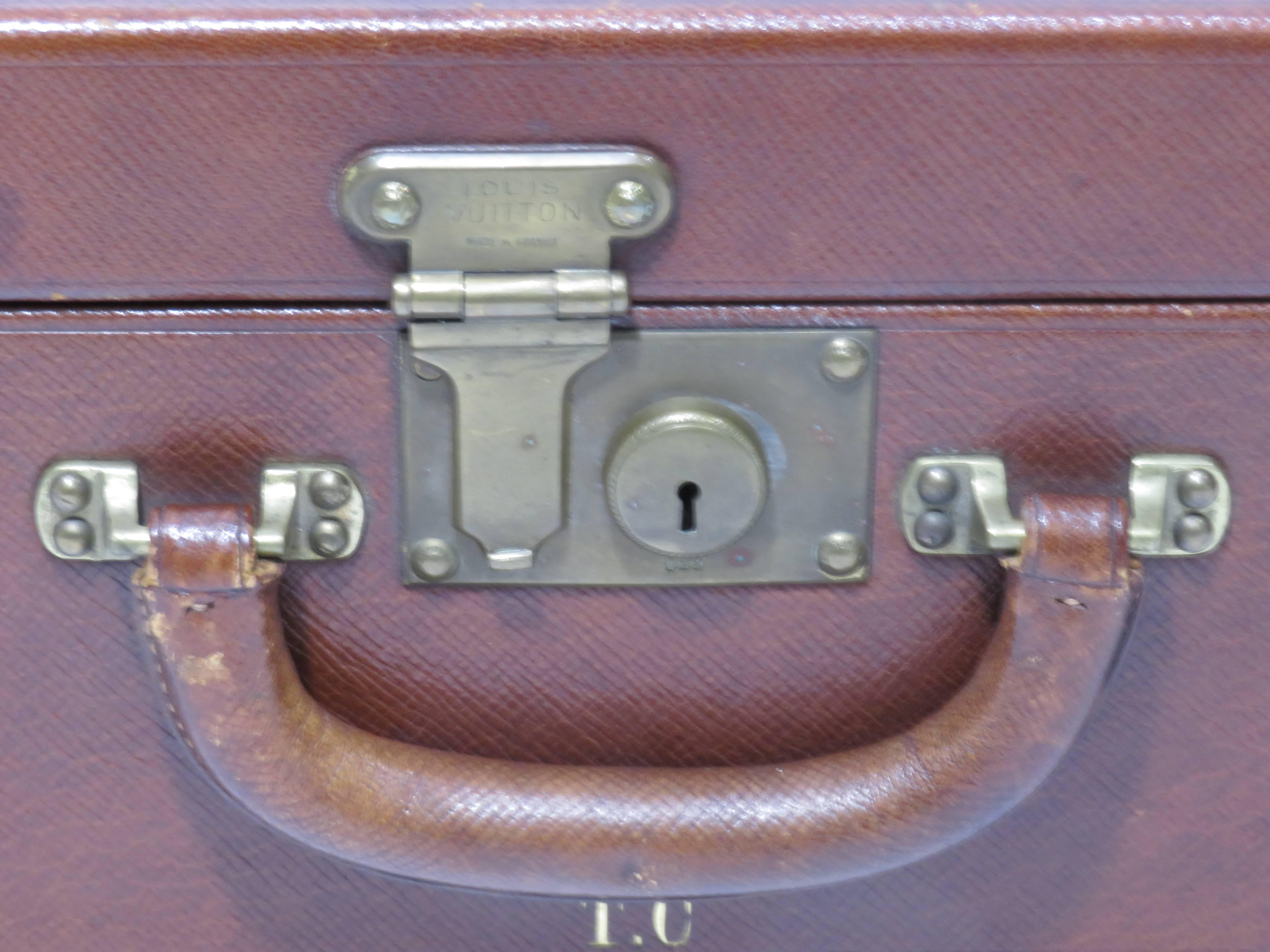 1920s Louis Vuitton Moroccan Leather Fitted Men's Case In Excellent Condition For Sale In London, GB