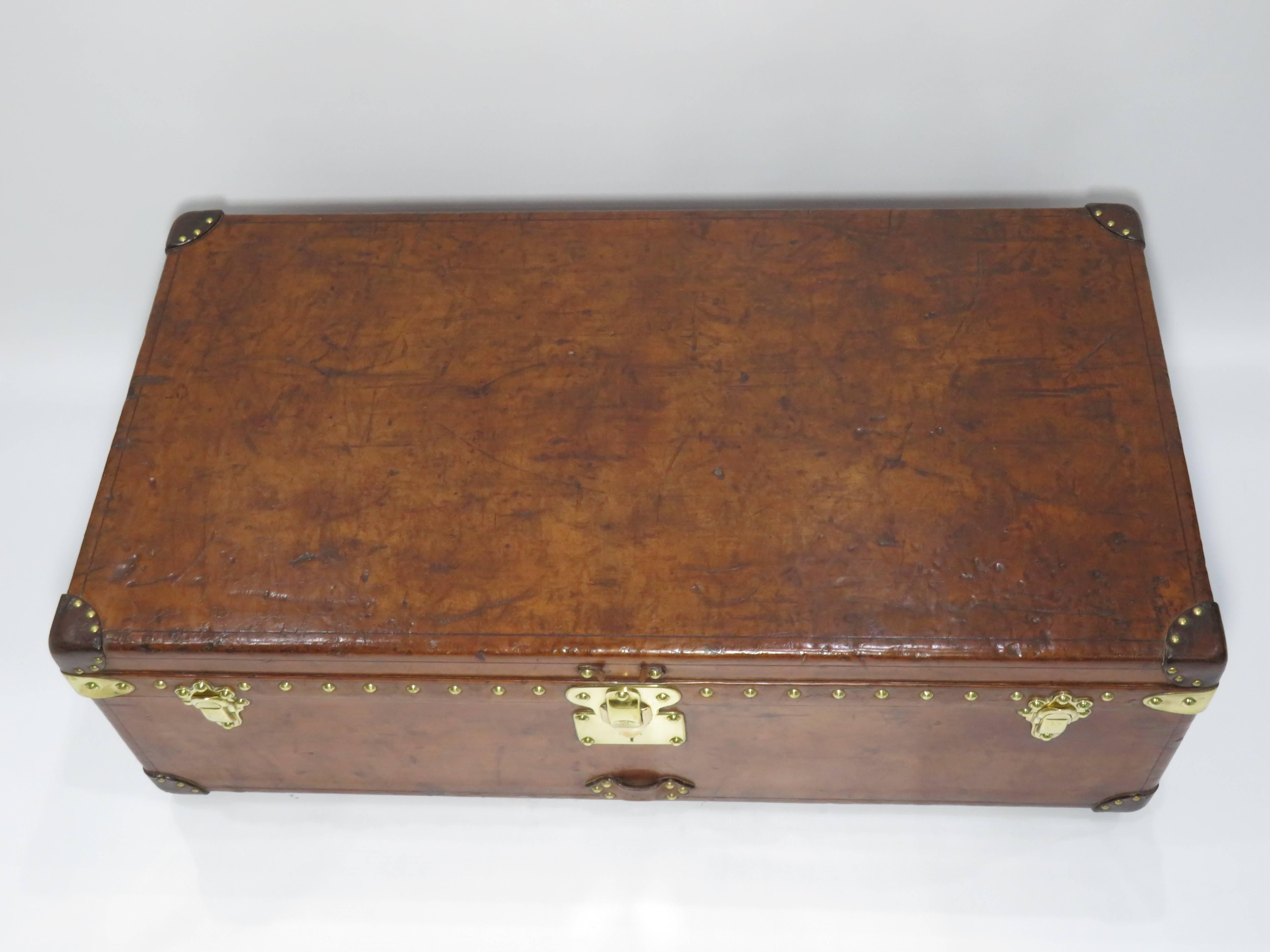 For sale a very good example of an early 20th century Louis Vuitton cowhide leather cabin trunk
immaculate color and patina, a trunk that has aged really well and has been carefully cleaned and polished with brass hardware.