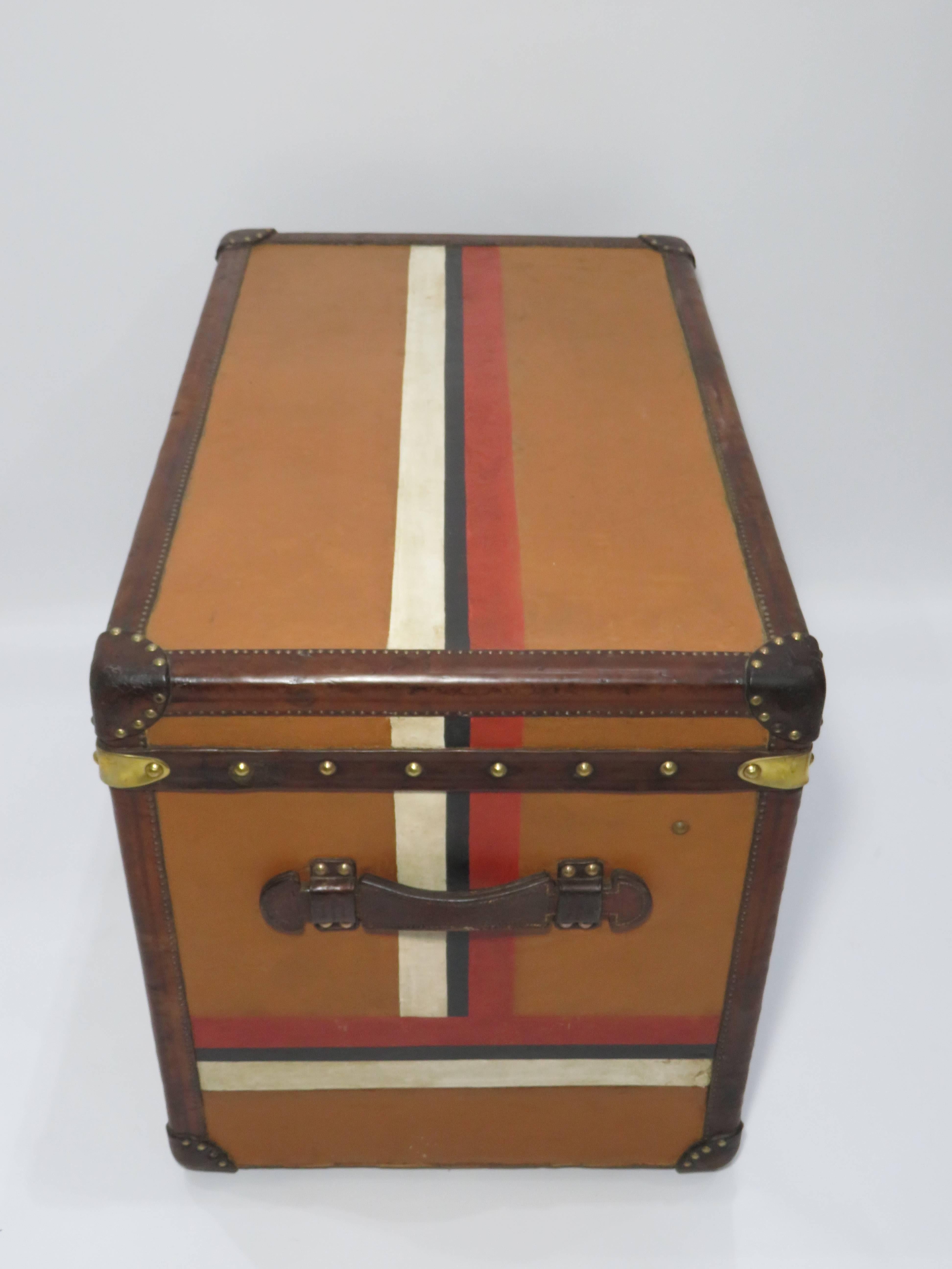 For sale a 1920s Louis Vuitton Vuittonite canvas trunk in very good condition with leather bounding, brass hardware and relined interior.
 