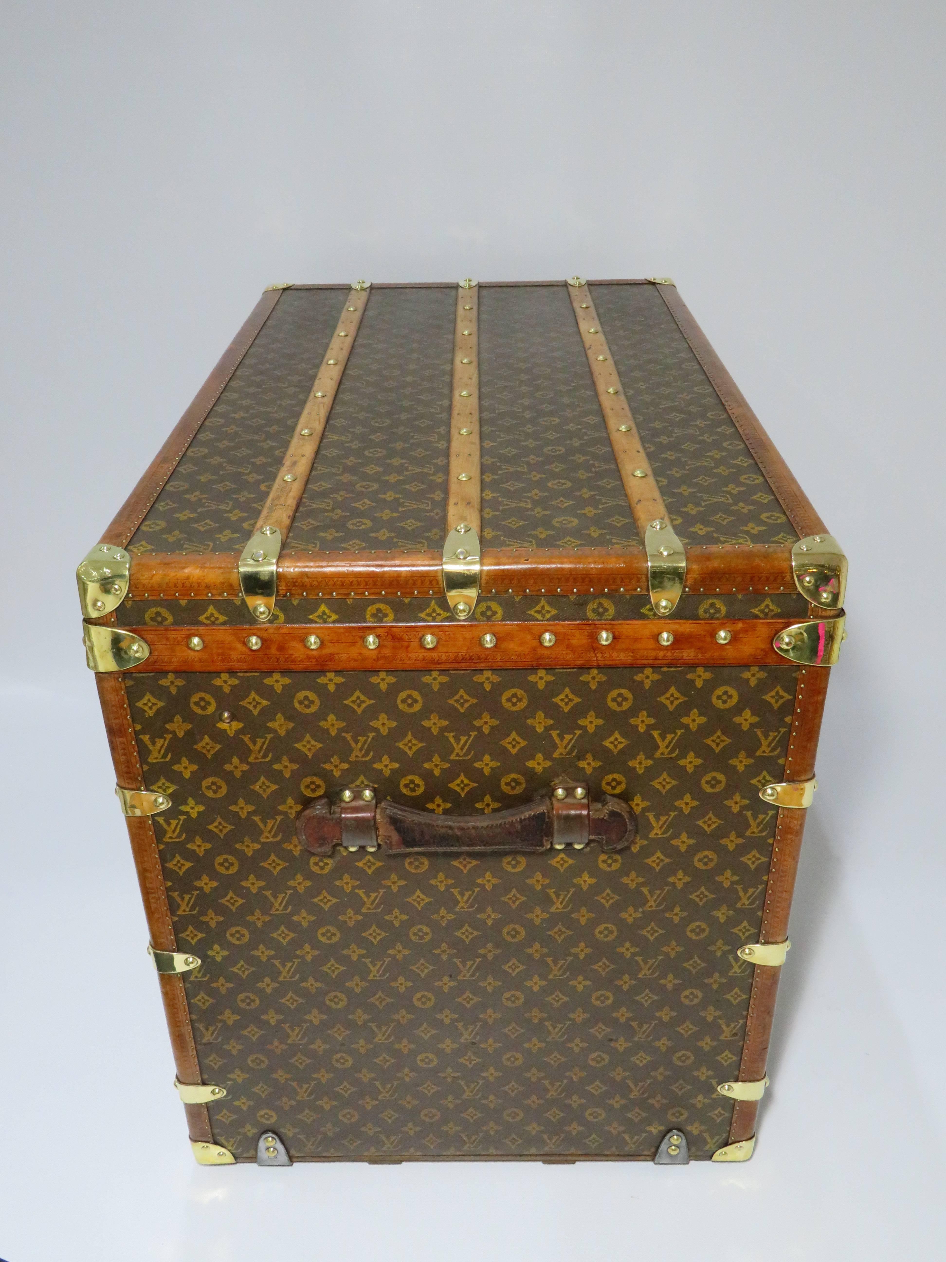Antique Louis Vuitton Monogram Courier Trunk with Complete Interior In Excellent Condition In London, GB