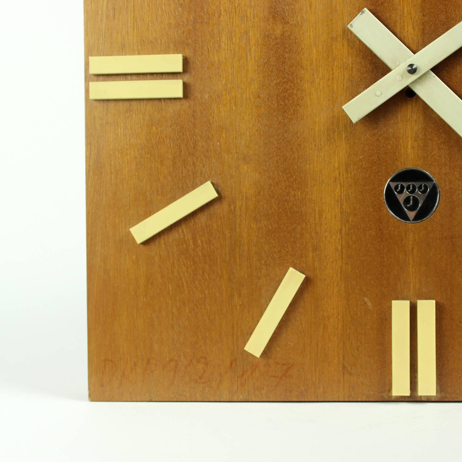 Large Wooden Pragotron Clock Type PPH 410, Czechoslovakia, circa 1980 In Good Condition In Zohor, SK