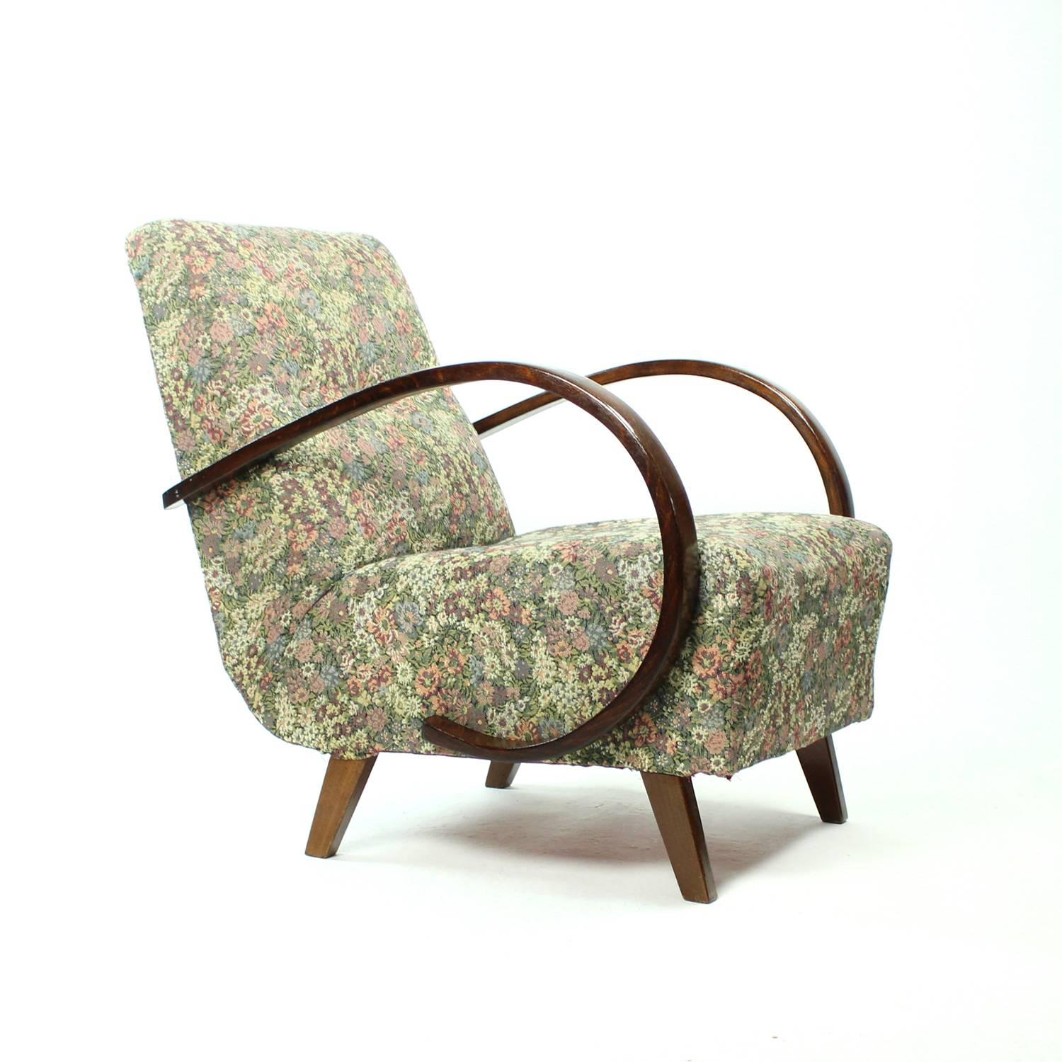 Classical Armchair by Jindrich Halabala in Original Floral Fabric, Czechia 1950s For Sale 1