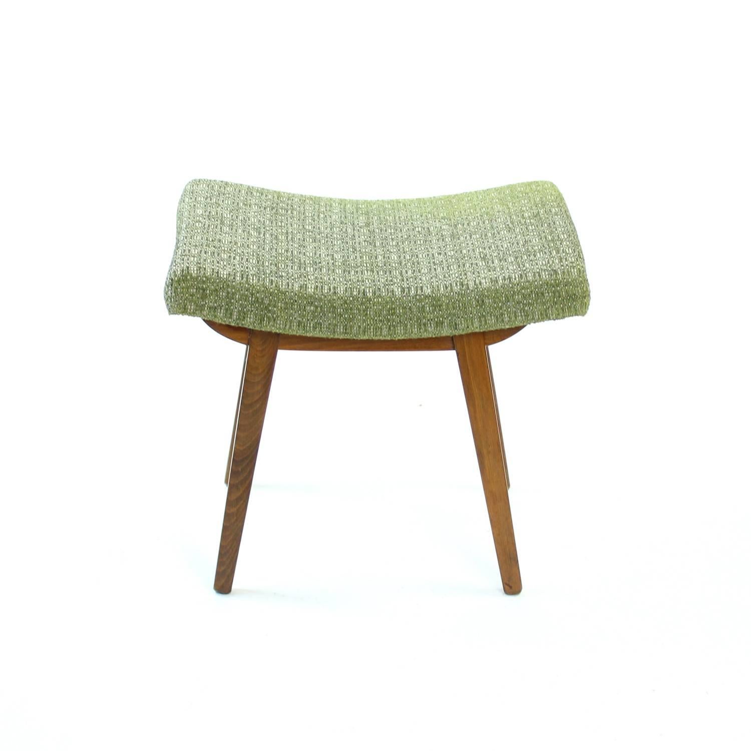 This simple and elegant foot stool will make your sitting much more confortable. The design of this item makes it ideal for any home, as the clean lines and shapes make the foot stool interesting even when it is not used. Original upholstery and