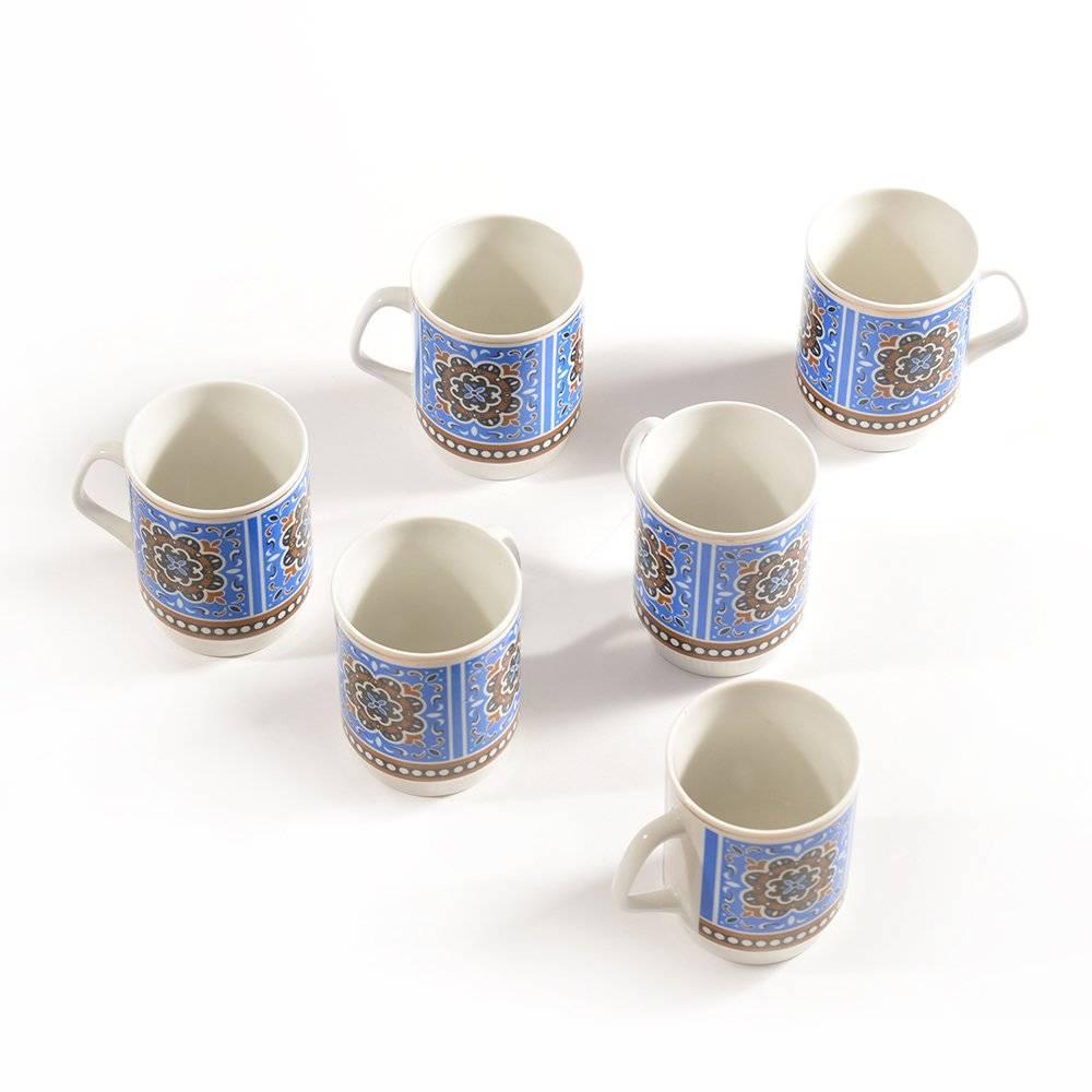 Set of 6 porcelaine mugs. Very popular design in the Communist Czechoslovakia that everybody knew. Sold exclusively in Czechoslovakia, but produced in China for the country. Made of hite porcelaine with blue prints. Excellent condition.