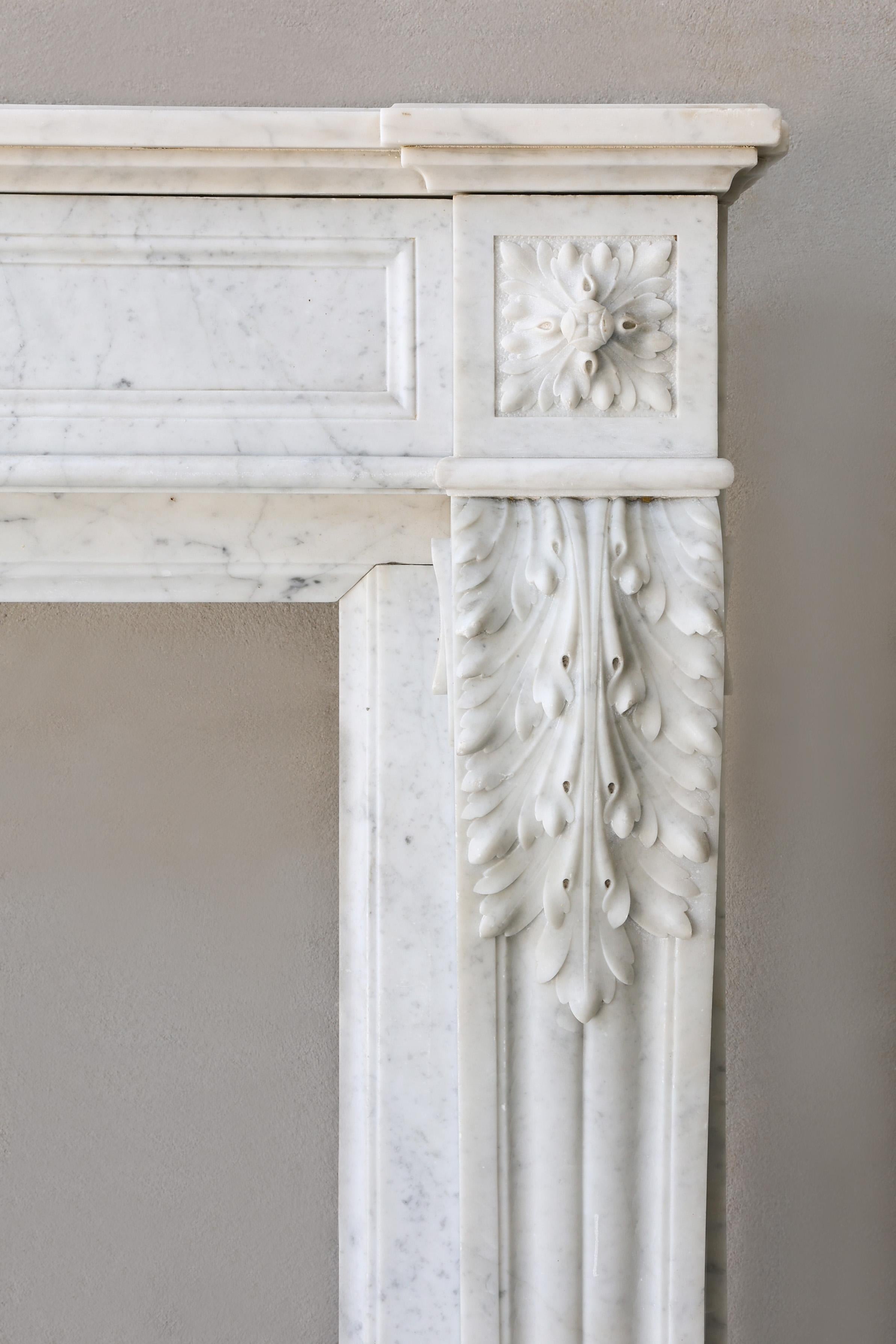 Caminetto antico in marmo di carrara, stile Luigi XVI, XIX secolo in vendita 2