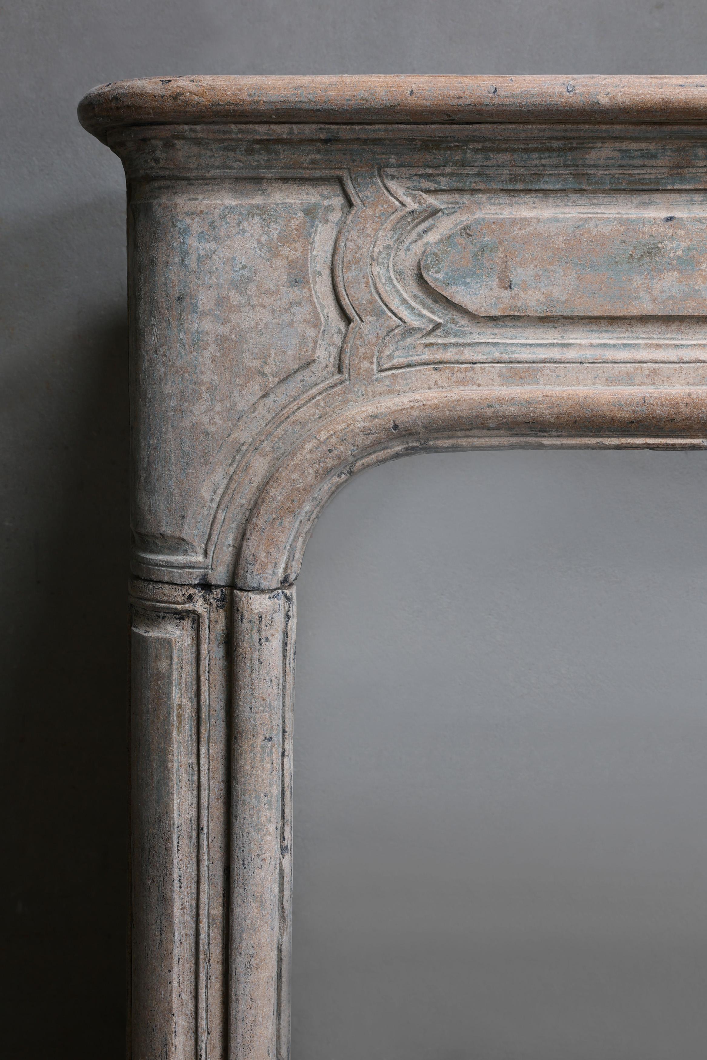 Antique mantle surround of French limestone from the 19th century For Sale 5