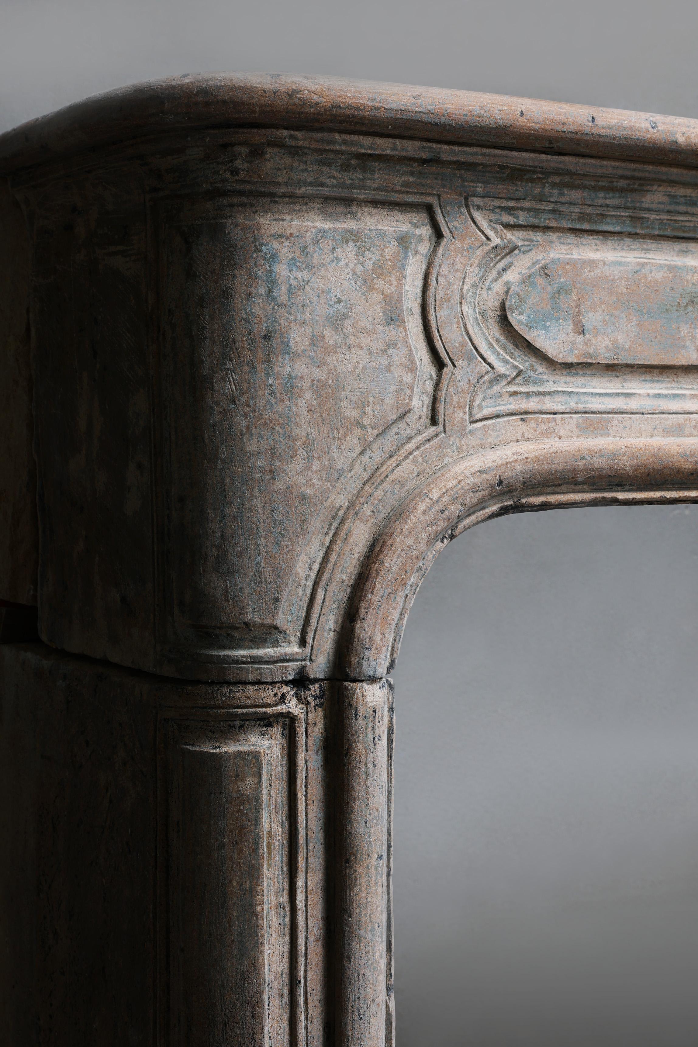 Antique mantle surround of French limestone from the 19th century For Sale 6