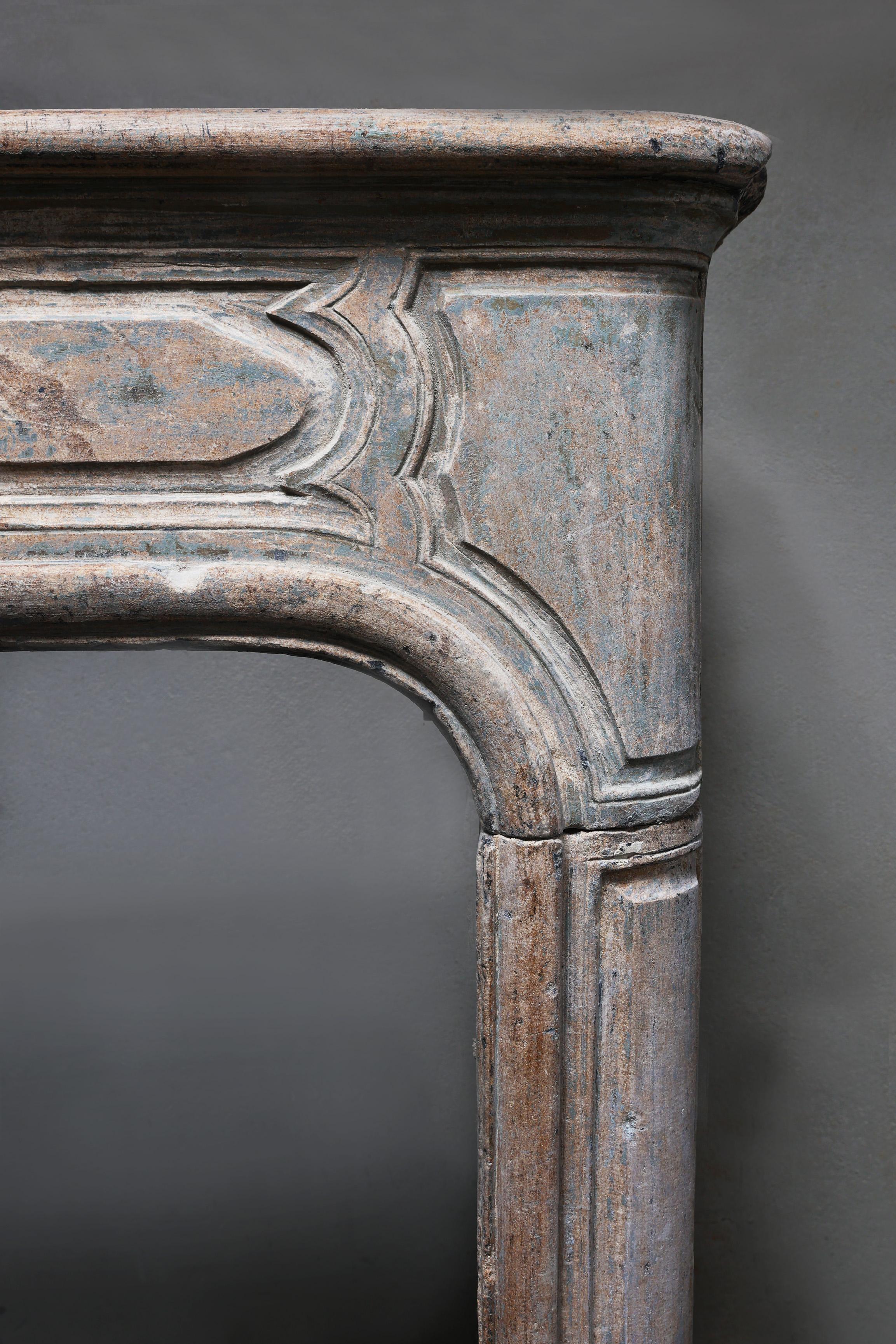 Antique mantle surround of French limestone from the 19th century For Sale 9