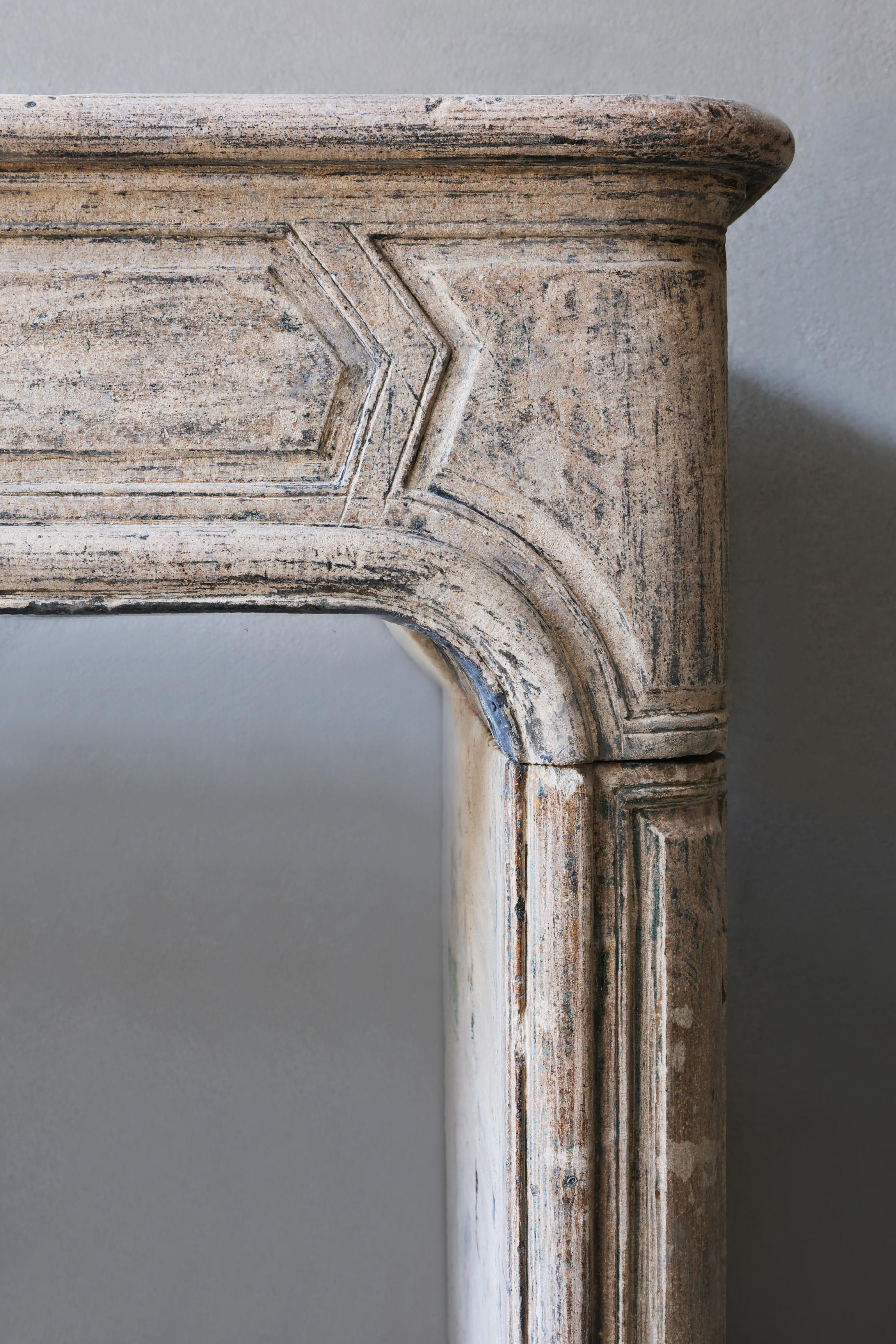 Antique mantle surround of French limestone from the 19th century, Louis XIV For Sale 1