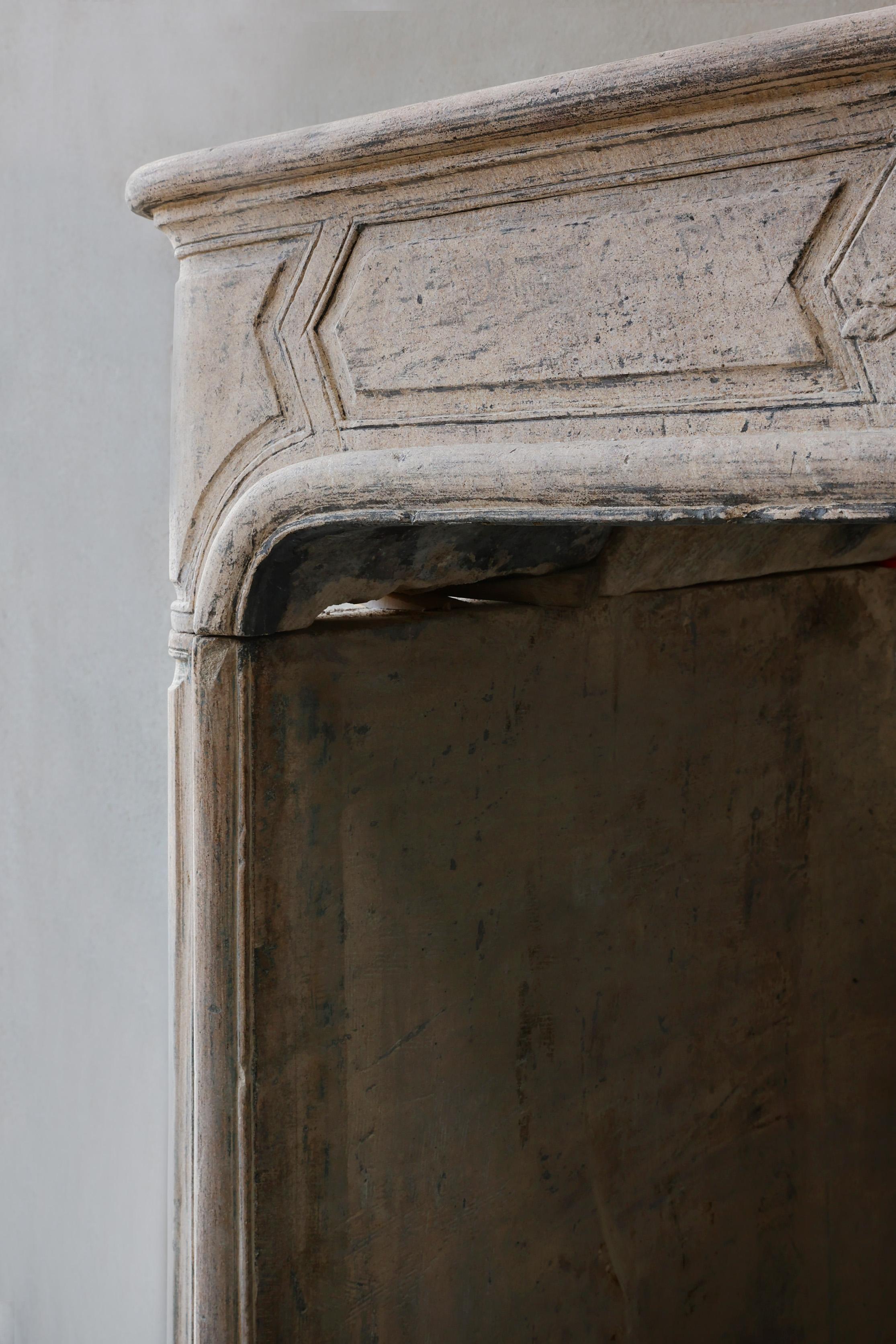 Antique mantle surround of French limestone from the 19th century, Louis XIV For Sale 5
