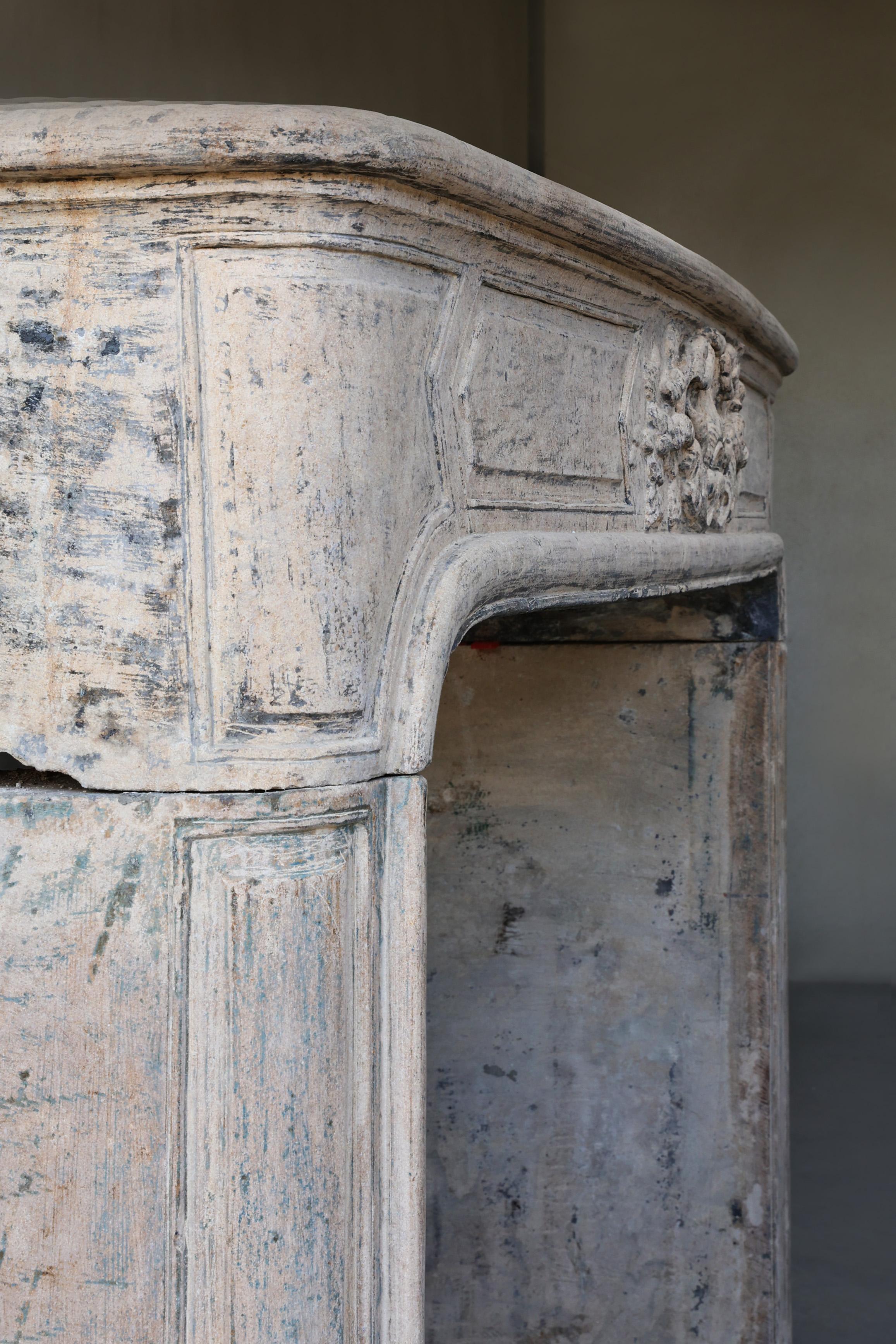 Antique mantle surround of French limestone from the 19th century, Louis XIV For Sale 6