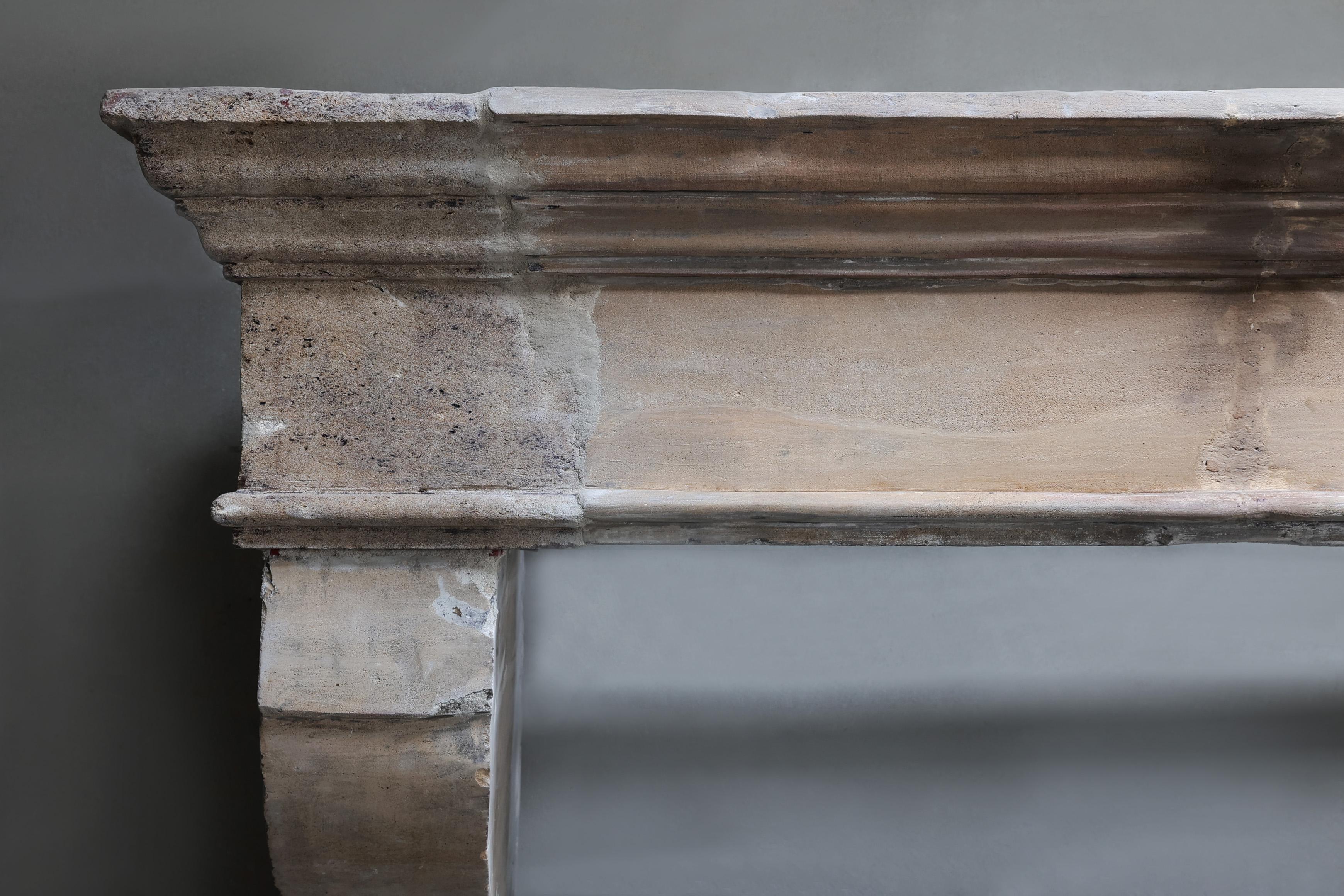 Antique mantle in style of Campagnarde from the 19th century In Good Condition For Sale In Made, NL