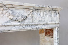 Cheminée ancienne en marbre Arabescato, XIXe siècle, style Louis XVI
