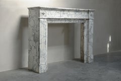 Cornice da camino d'epoca, marmo arabescato, XIX secolo, stile Luigi XVI