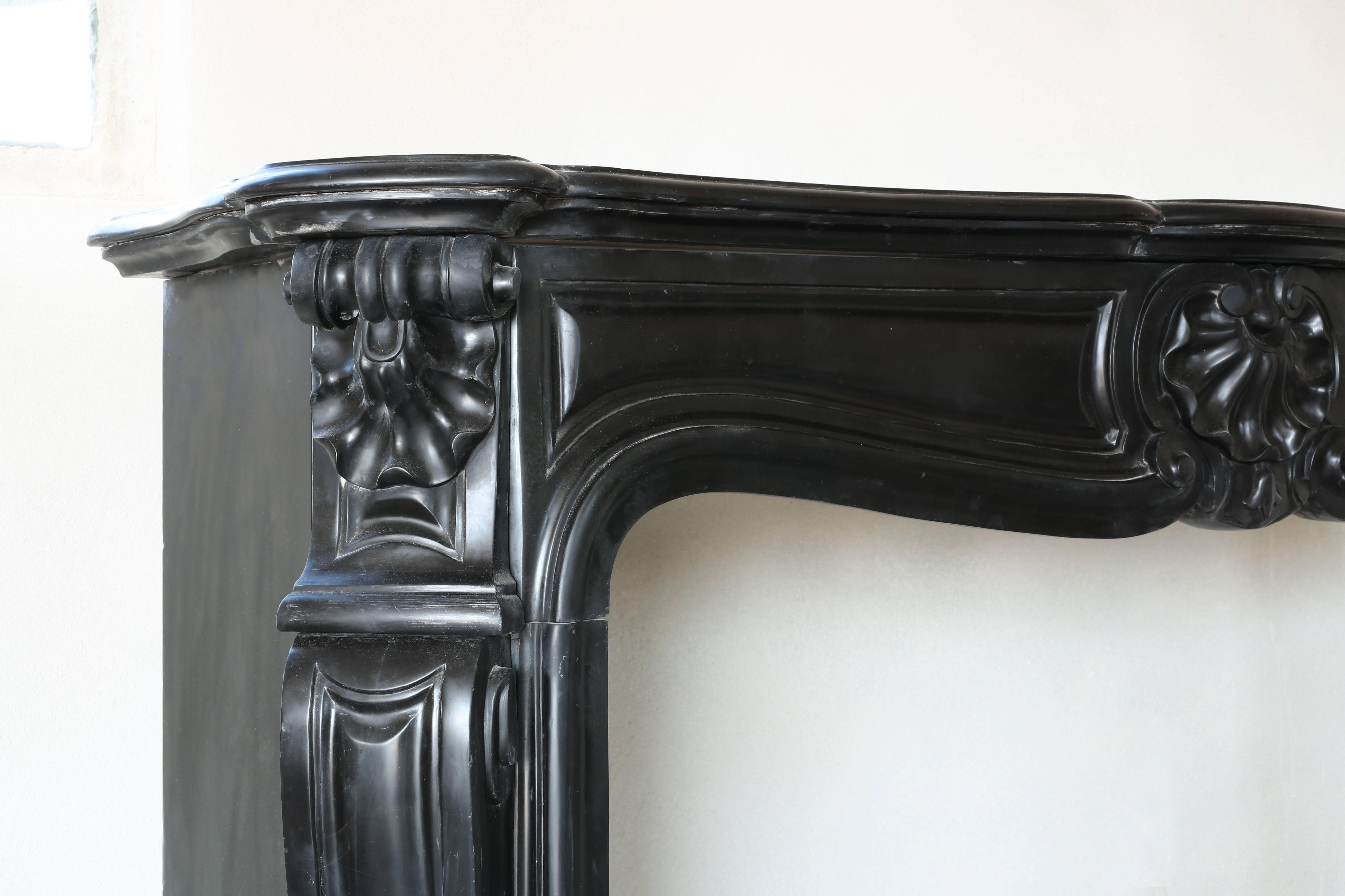 Antique Black Marble Fireplace, Noir de Mazy, Louis XV, 19th century In Good Condition For Sale In Made, NL