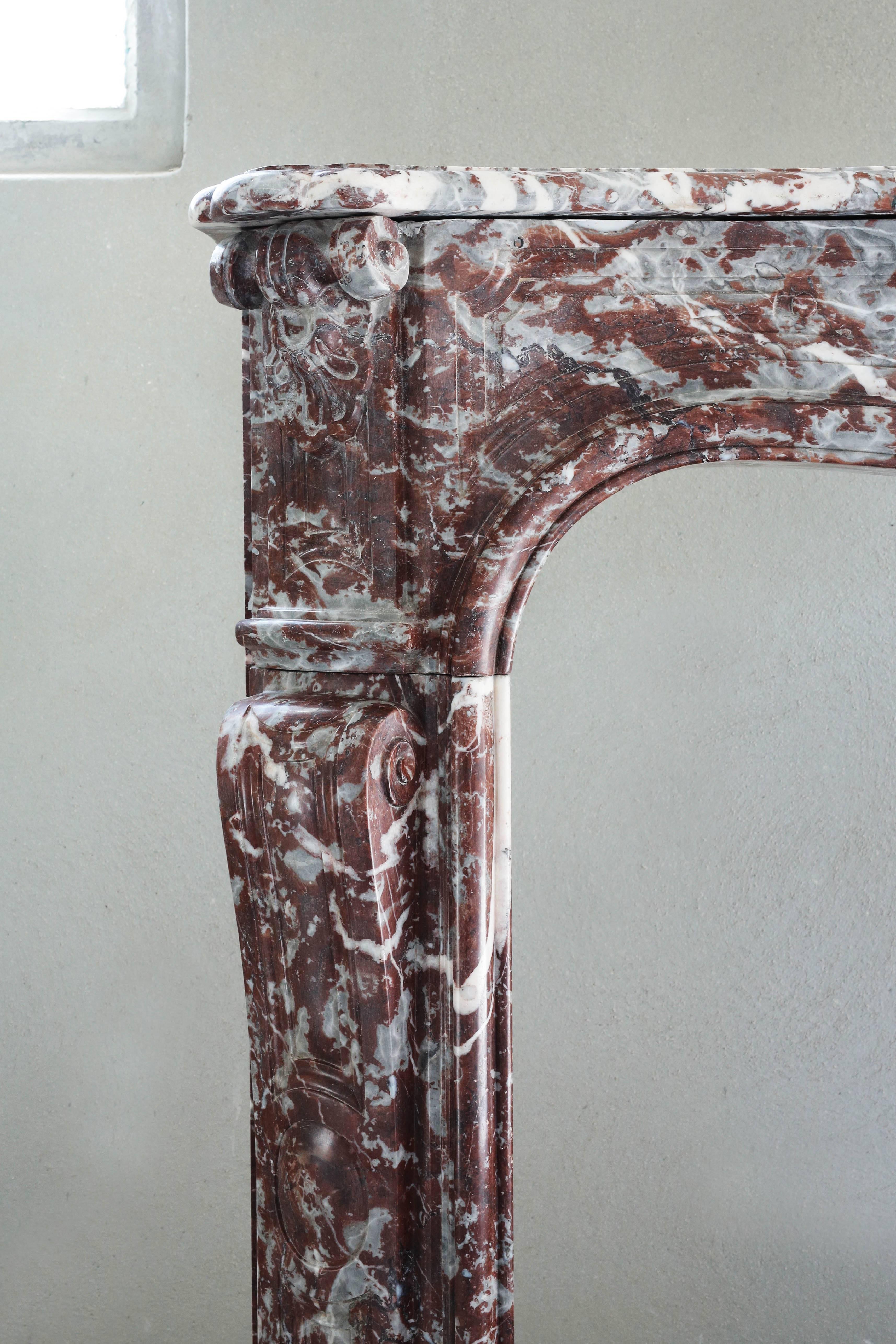 Antiker Marmorkamin, 19. Jahrhundert, Louis XV.-Stil im Angebot 1