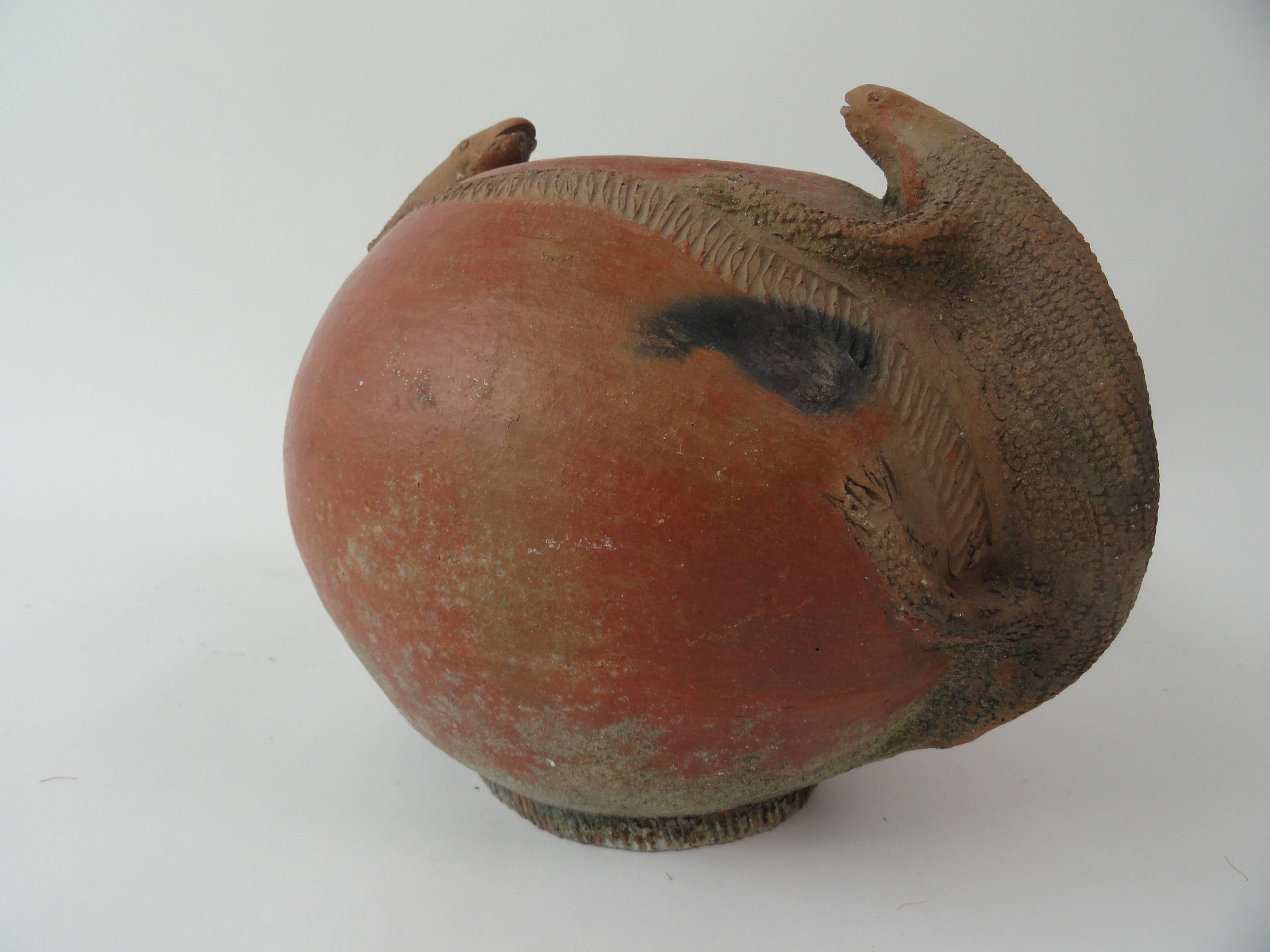 1980s African clay bowl with lizard handles.
Measures: 14