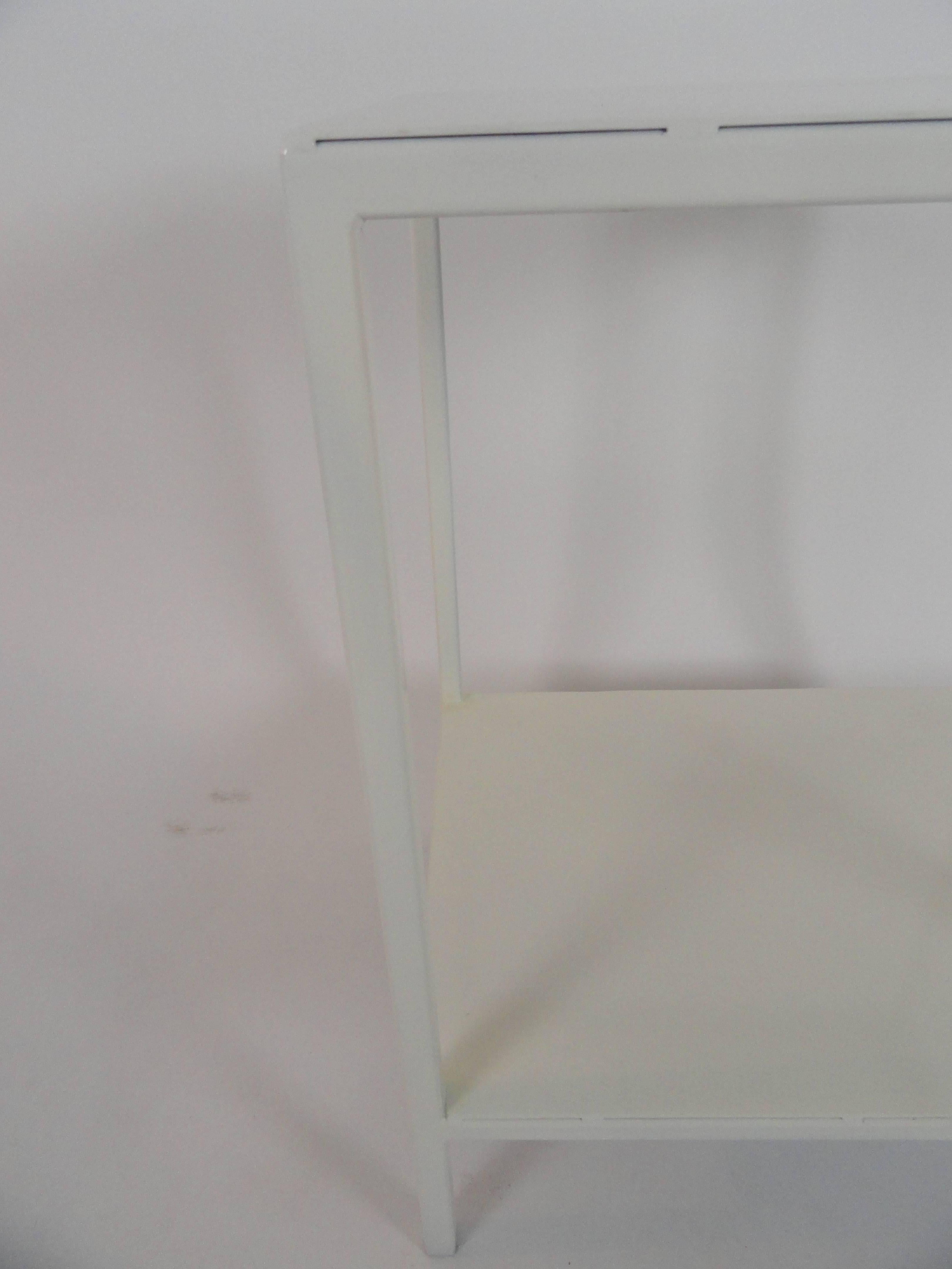 Baldwin Side Table, White In Excellent Condition For Sale In West Palm Beach, FL