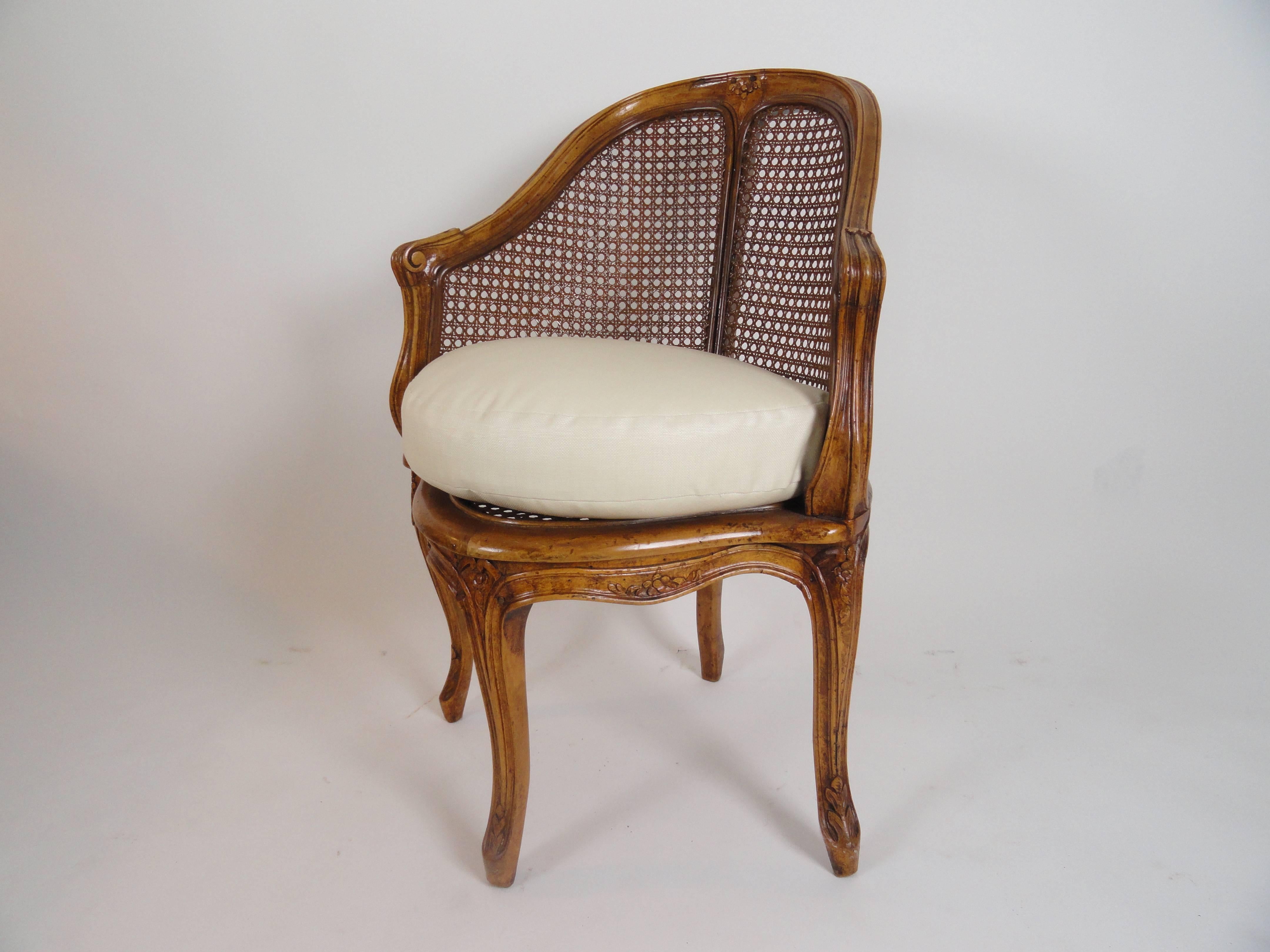 Louis XV-style fauteuil de cabinet. Beautifully carved beechwood with cane seat and back and thick cushion in off-white fabric.