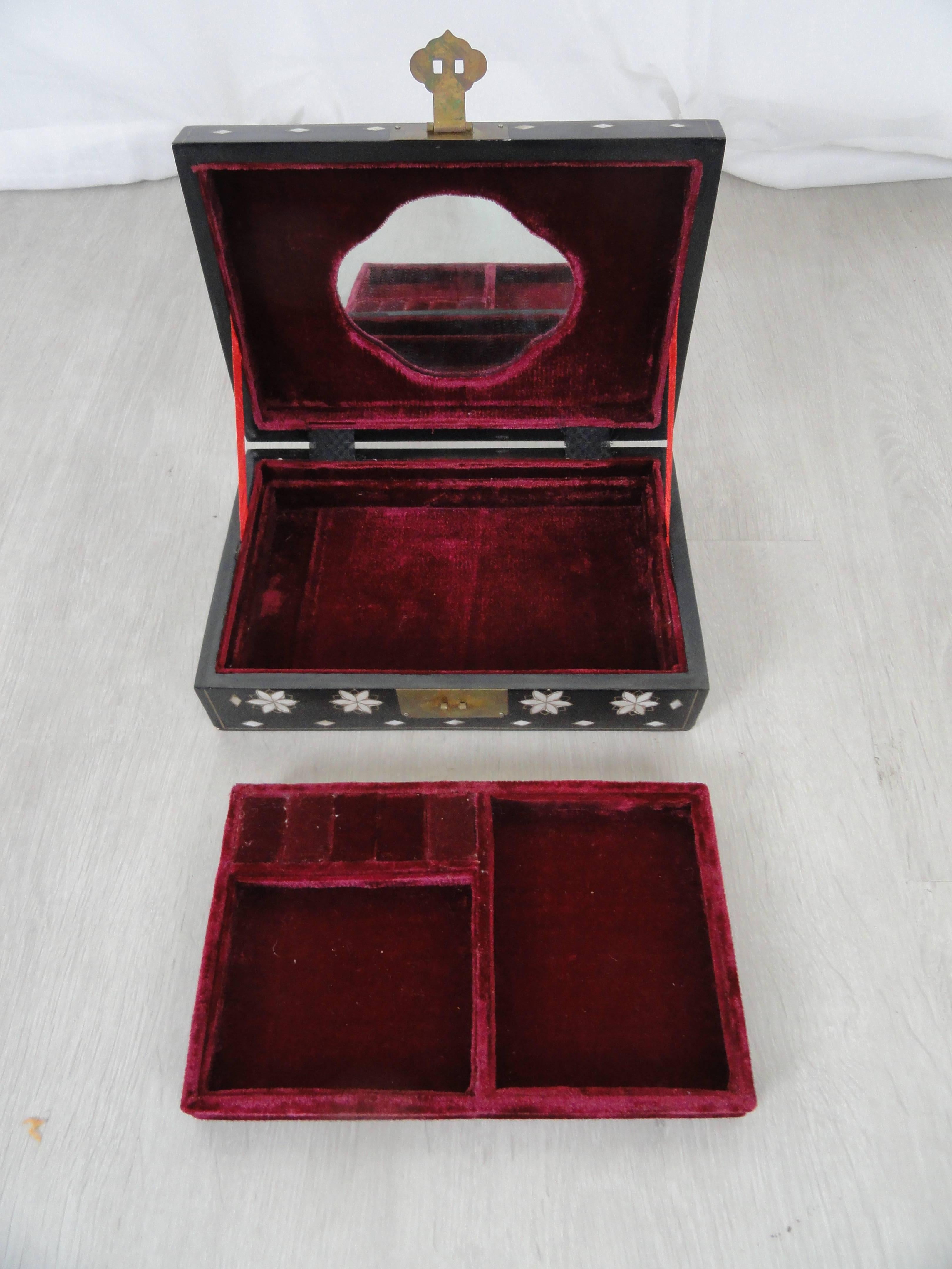 Early 20th Century Jewelry Box In Good Condition For Sale In West Palm Beach, FL