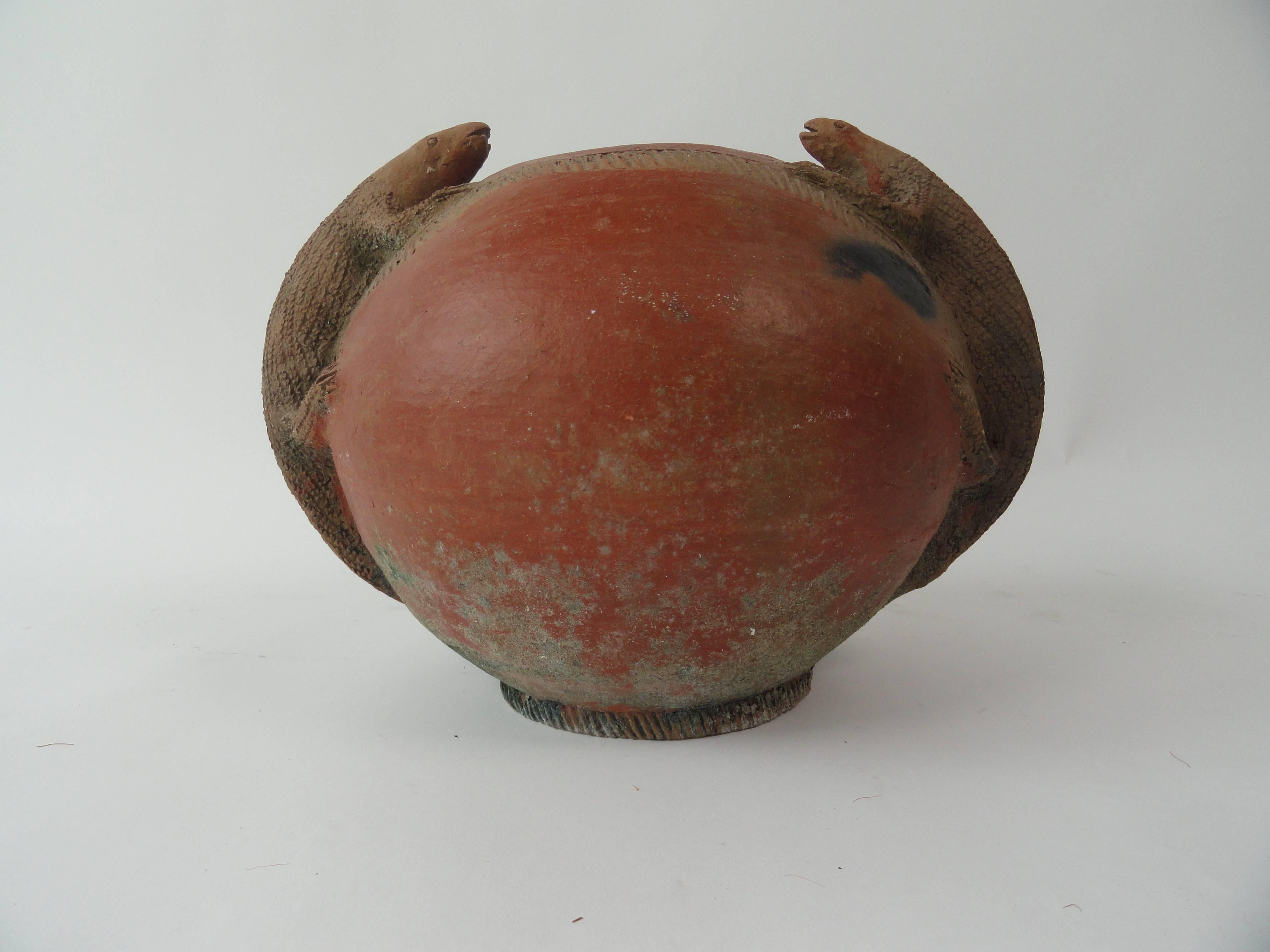 1980s African clay bowl with lizard handles.
Measures: 14