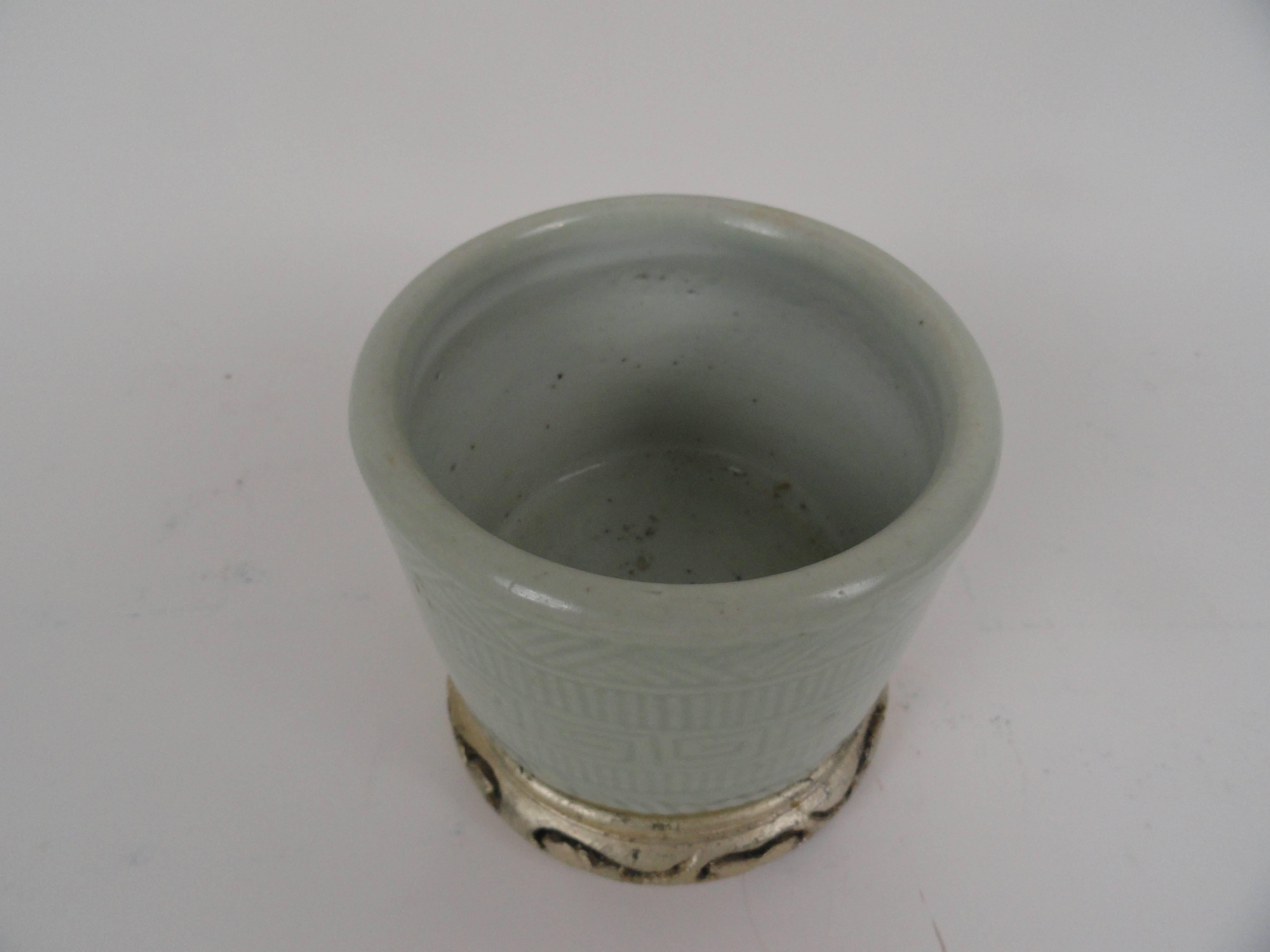 19th Century Chinese Porcelain Brush Pot In Excellent Condition For Sale In West Palm Beach, FL