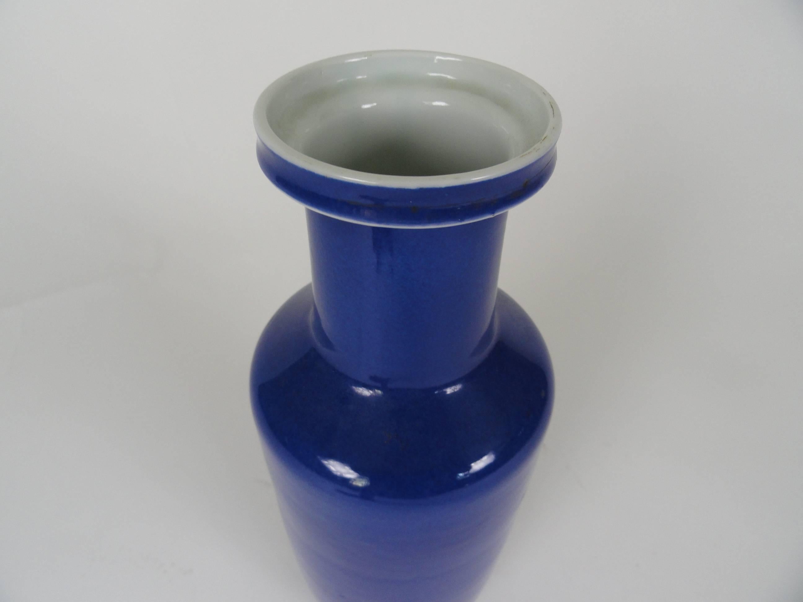19th Century Chinese Powder Blue Vase In Good Condition For Sale In West Palm Beach, FL
