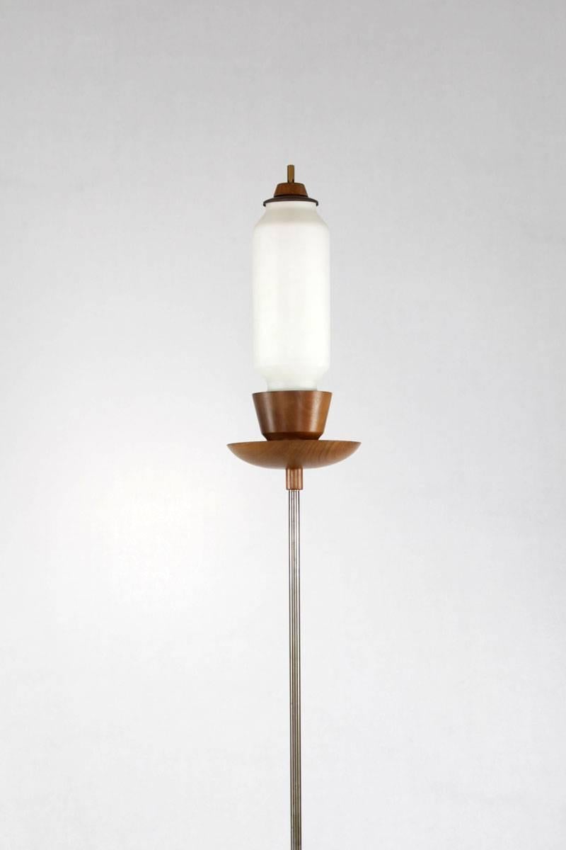 Vintage Italian Marble, Oak and Brass Floor Lamp, 1960s In Good Condition For Sale In Wolfurt, AT