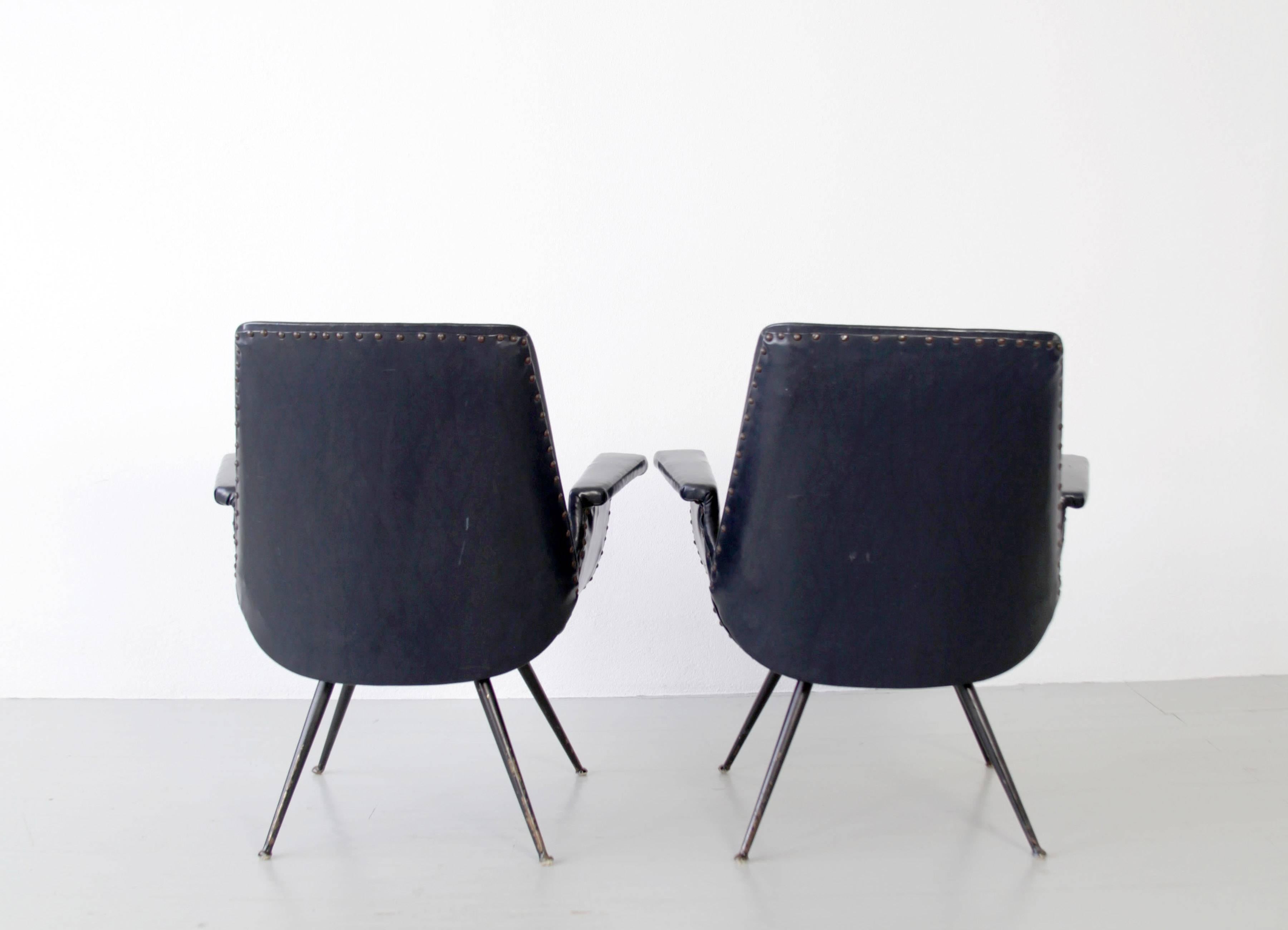 Milieu du XXe siècle Paire de fauteuils noirs de Gastone Rinaldi pour RIMA, années 1950 en vente