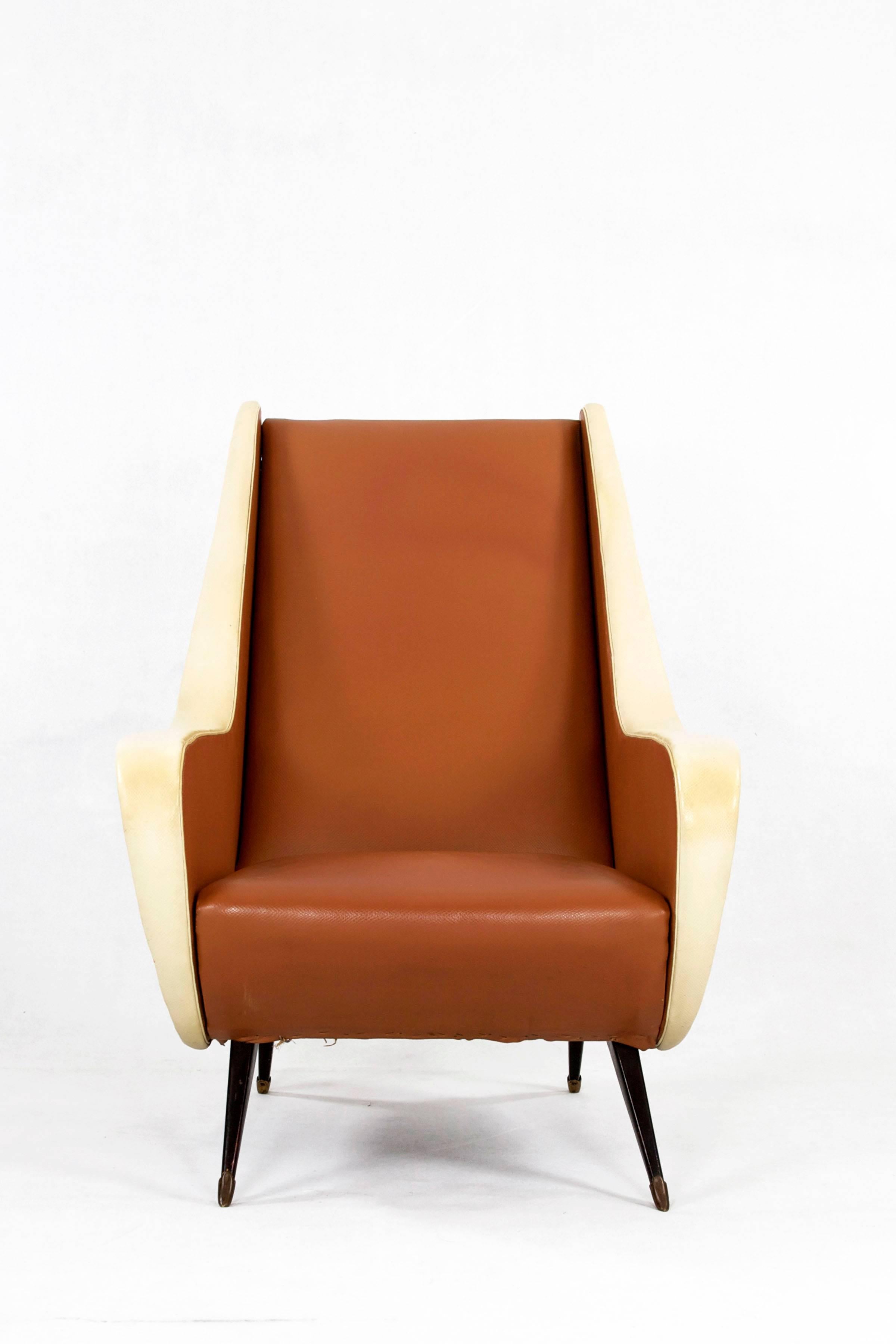 This Chair in two-tone look from Italy, 1950s features a comfortable seat and rest in elegant rounded shapes as well as tapered legs. The chairs cover is faux leather in original condition.

Feel free to contact us for more detailed pictures. 
