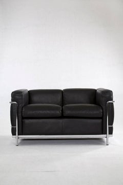 Siège biplace Cassina LC2 en chrome et cuir noir:: conçu en 1928:: Le Corbusier