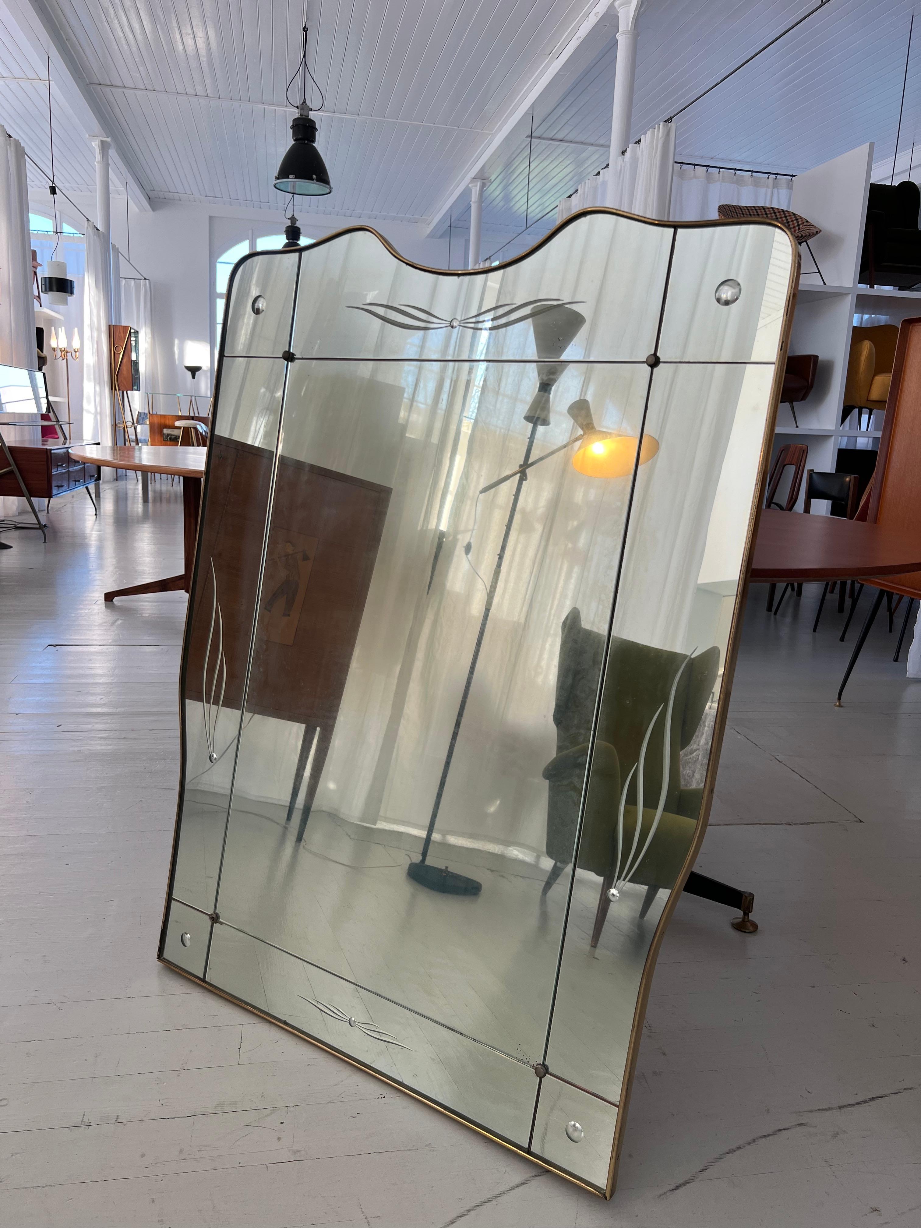 Huge 1950s Italian Mirror with Brass Frame  For Sale 7
