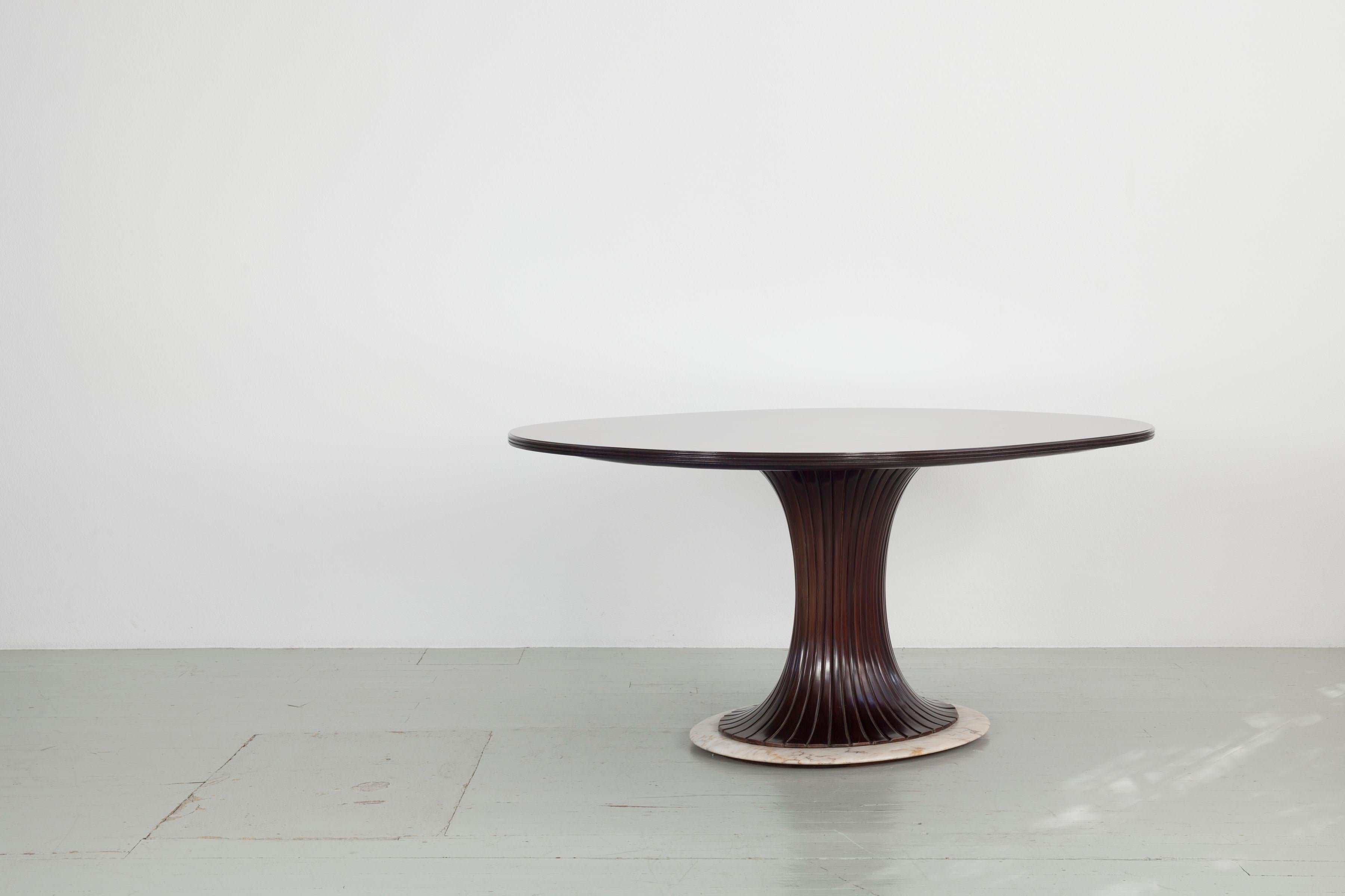Mid-Century Modern Table Vittorio Dassi avec pied central, Italie, années 1950 en vente