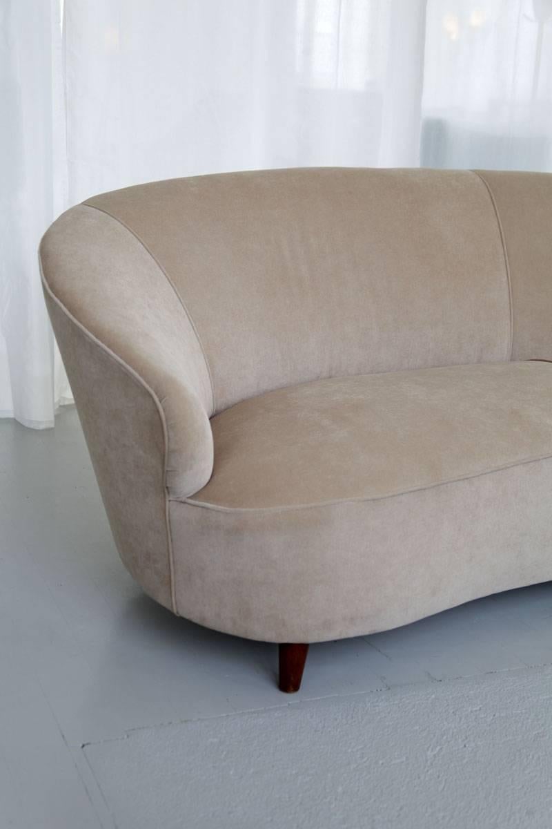 Curved Sofa from the 1950s, Italy 1
