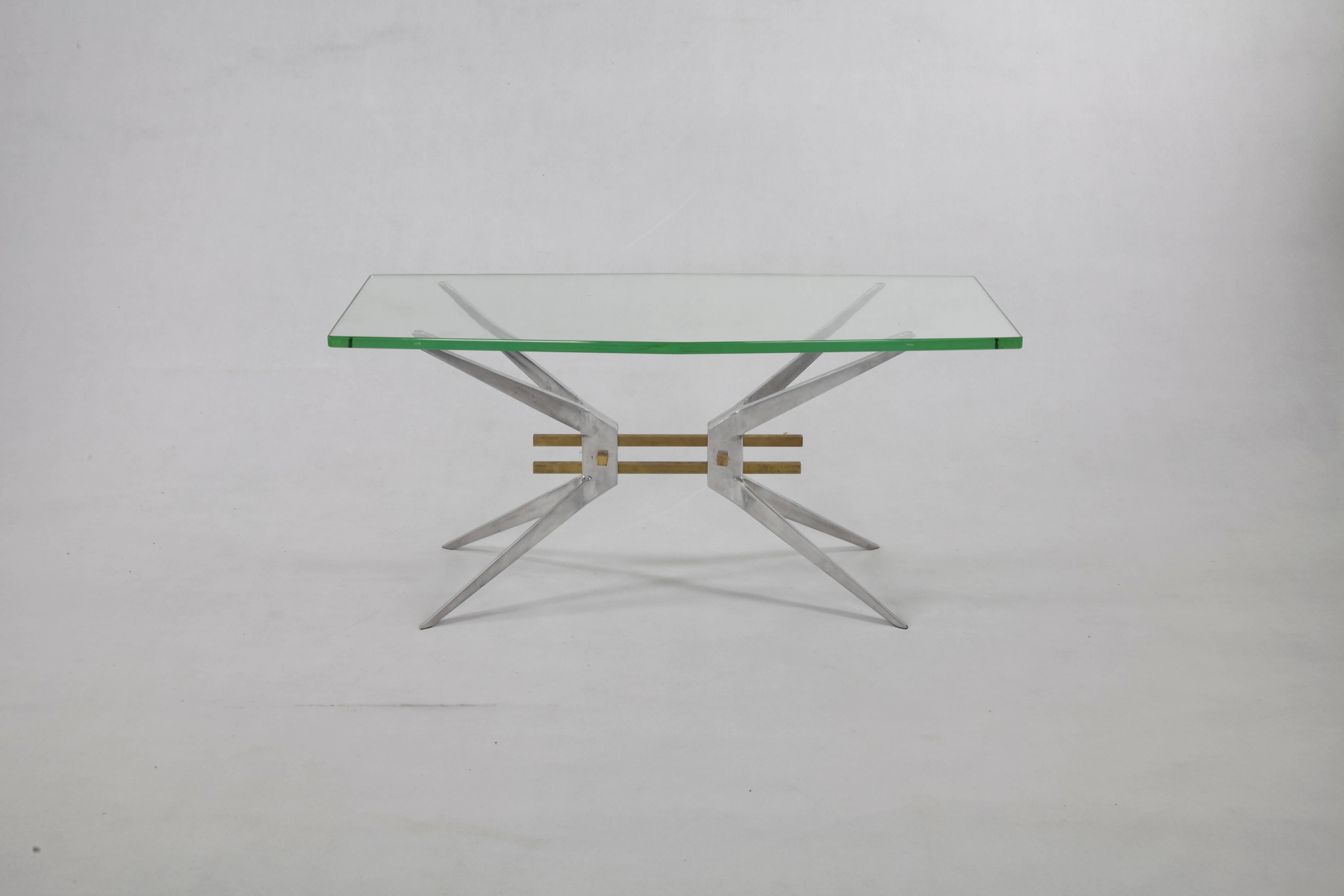 Milieu du XXe siècle Table de canapé italienne avec base en aluminium et plateau en verre, années 1960 en vente