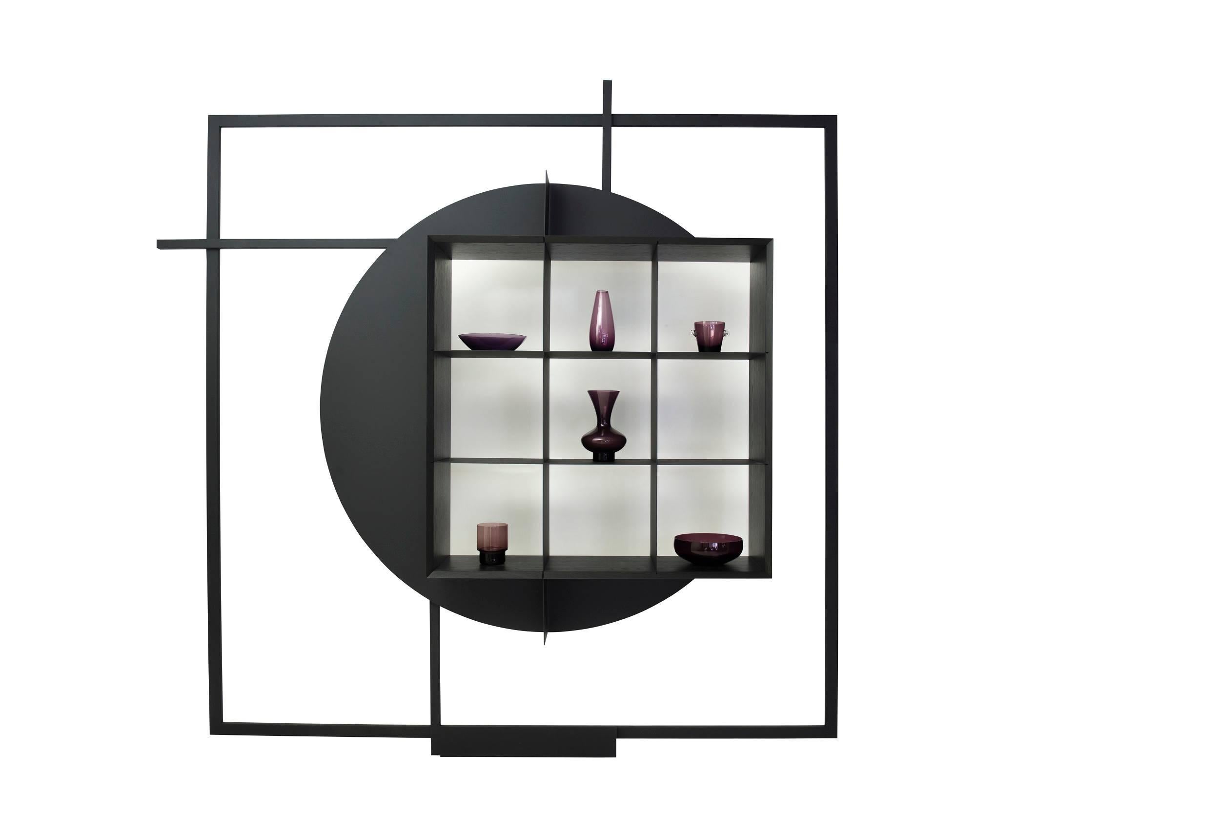 COM:POS:ITION 2.C
The constructivism design vocabulary shaped these extraordinary shelf and vitrine. Itself an art object, it constituted the perfect frame to showcase other art objects.
Steel frame: matte finish powder-coated
Shelf frame: