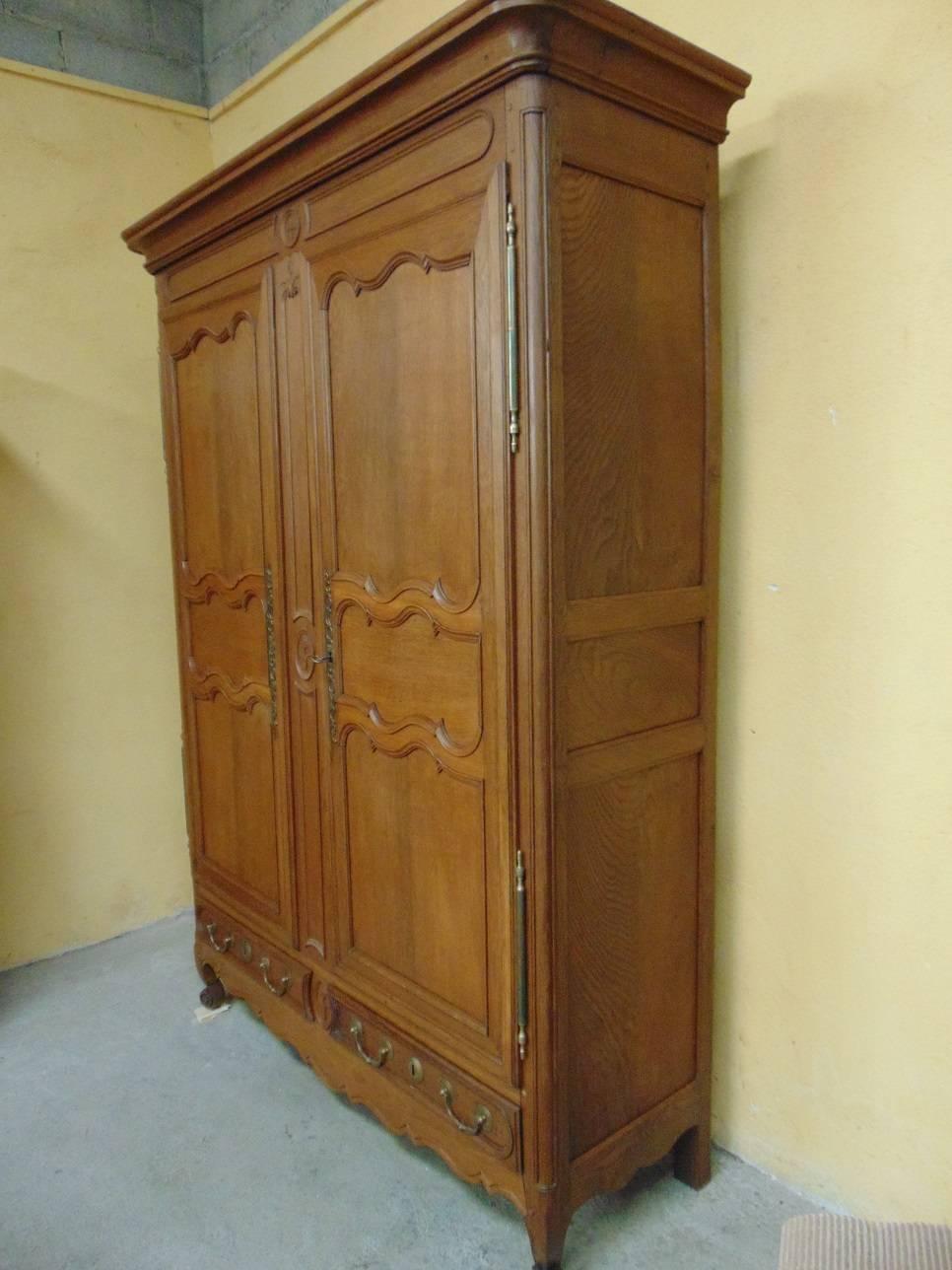 A good oak armoire from the Burgundy area of France with fine mouldings in the Louis XV style, circa 1840.