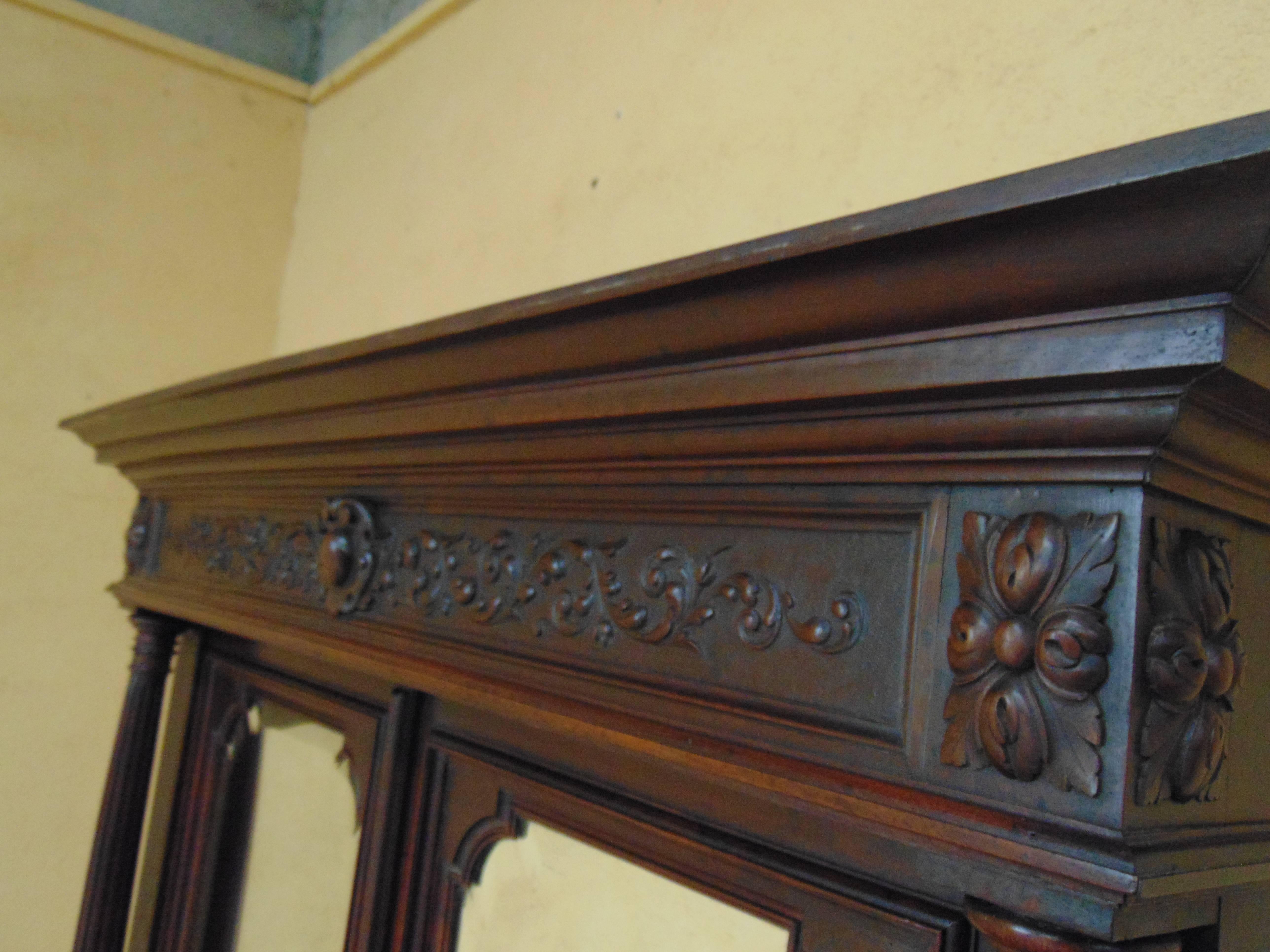 Bookcase hand carved , circa 1890 In Good Condition For Sale In London, GB