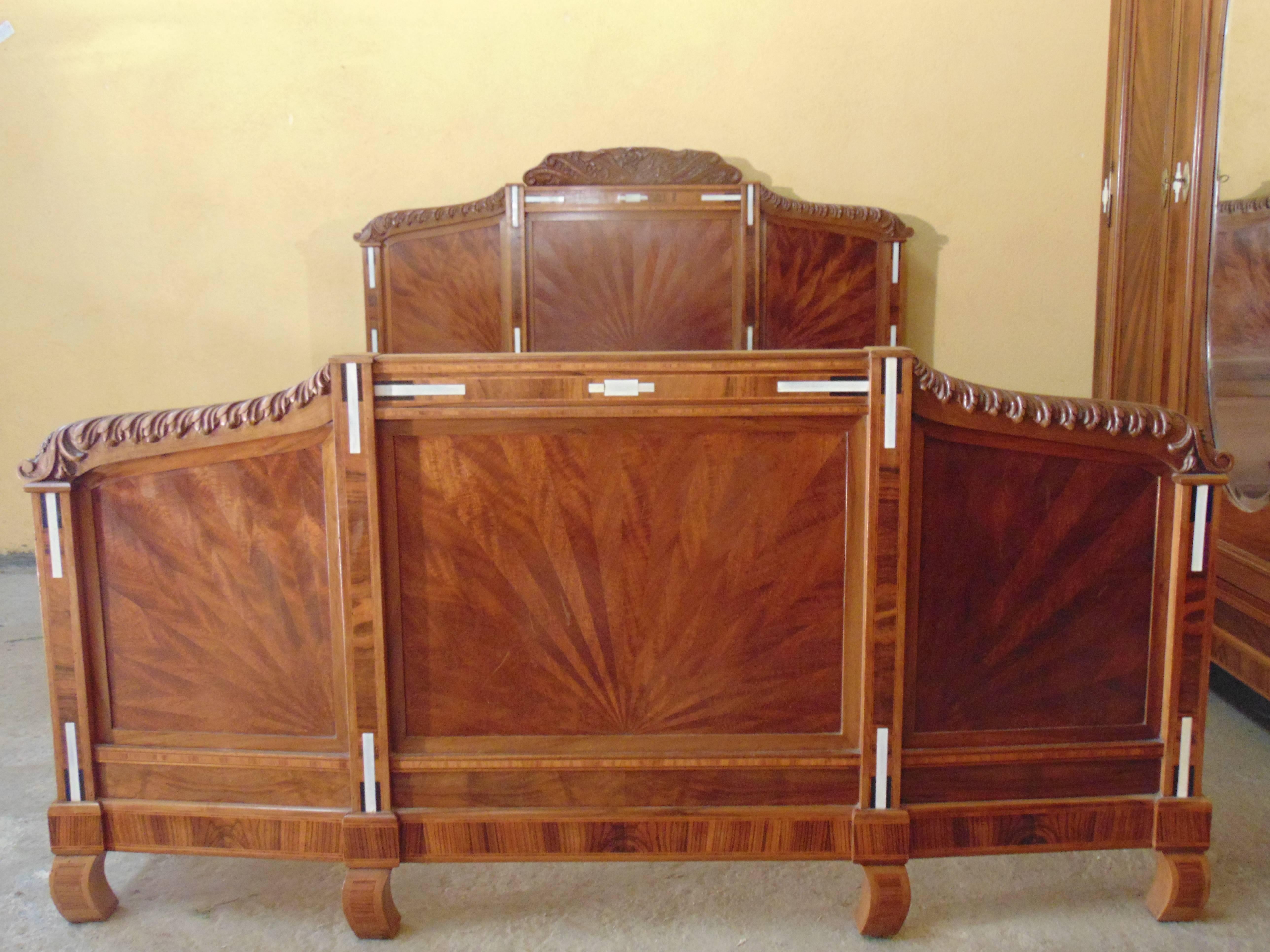 French Art Deco Bedroom Suite, circa 1930 For Sale