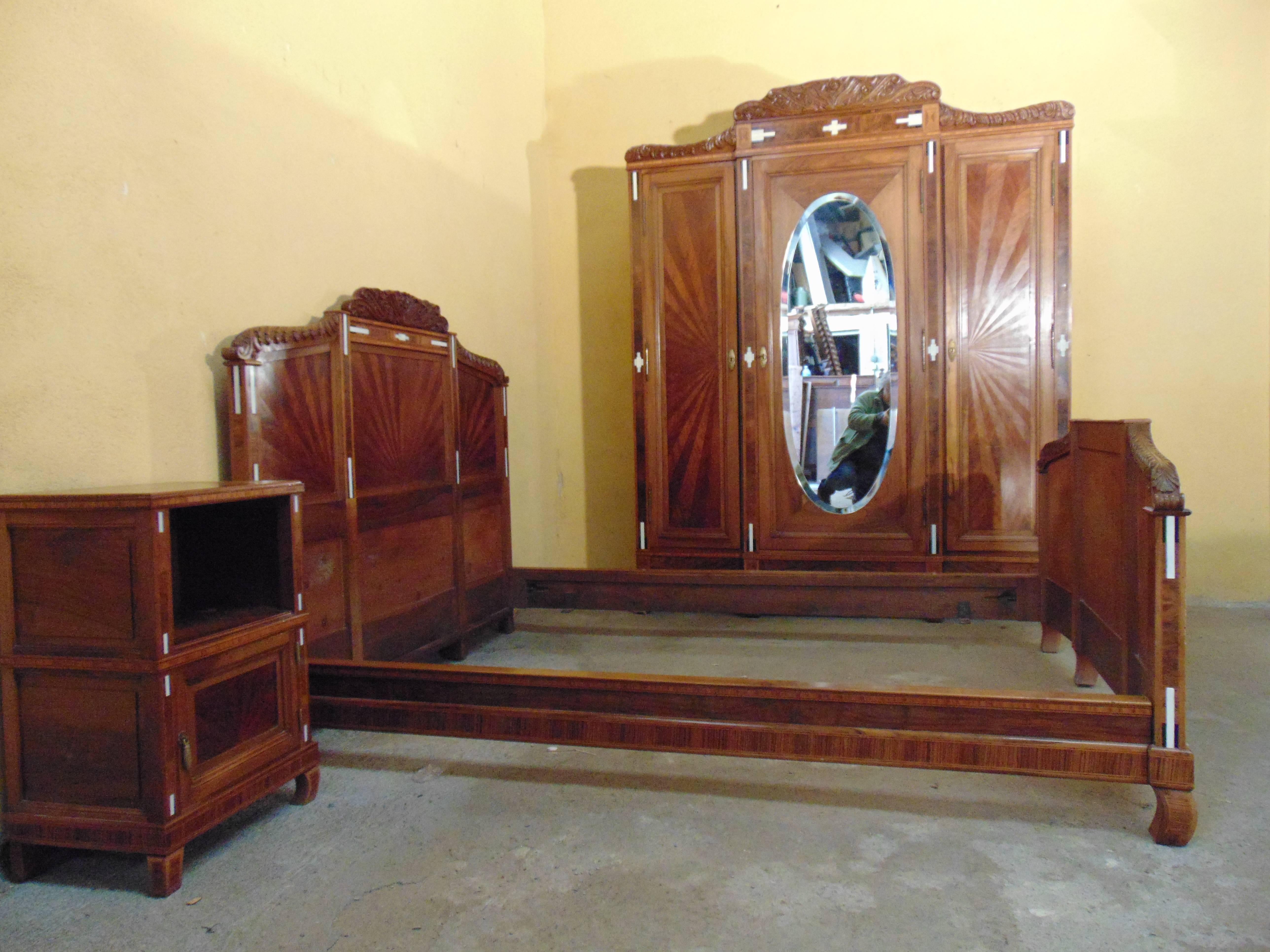 Art Deco Bedroom Suite, circa 1930 In Good Condition For Sale In London, GB
