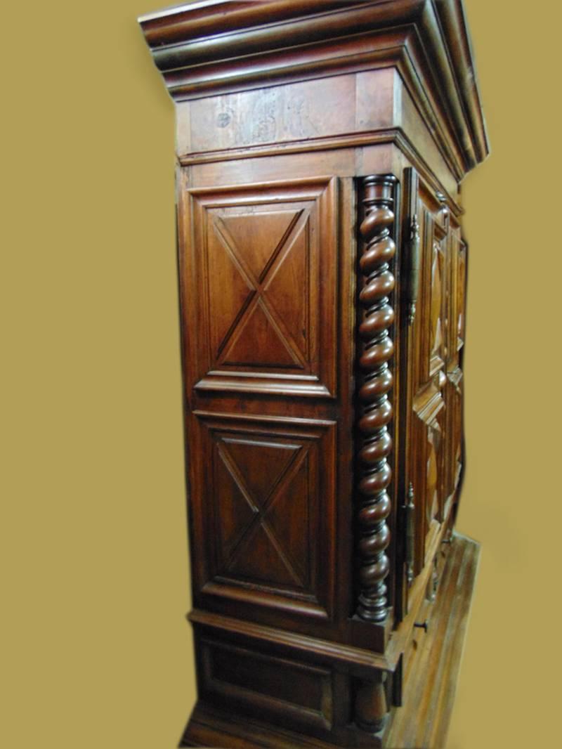 Armoire à pointes de diamant, vers 1770 en vente 1