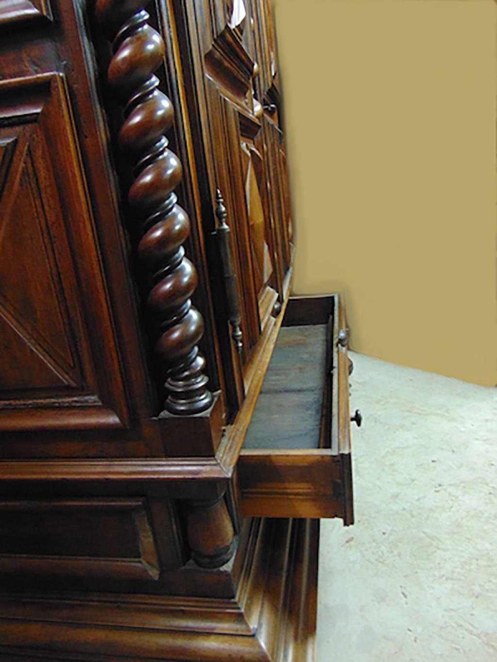 Armoire à pointes de diamant, vers 1770 en vente 3